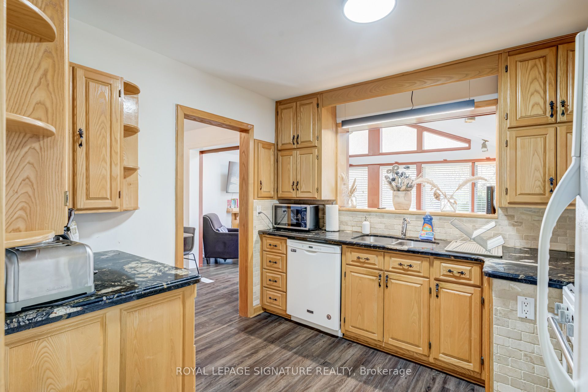 411 Maplehurst Avenue Property Photo 11