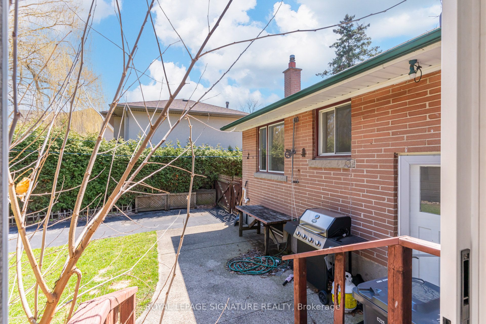 411 Maplehurst Avenue Property Photo 20
