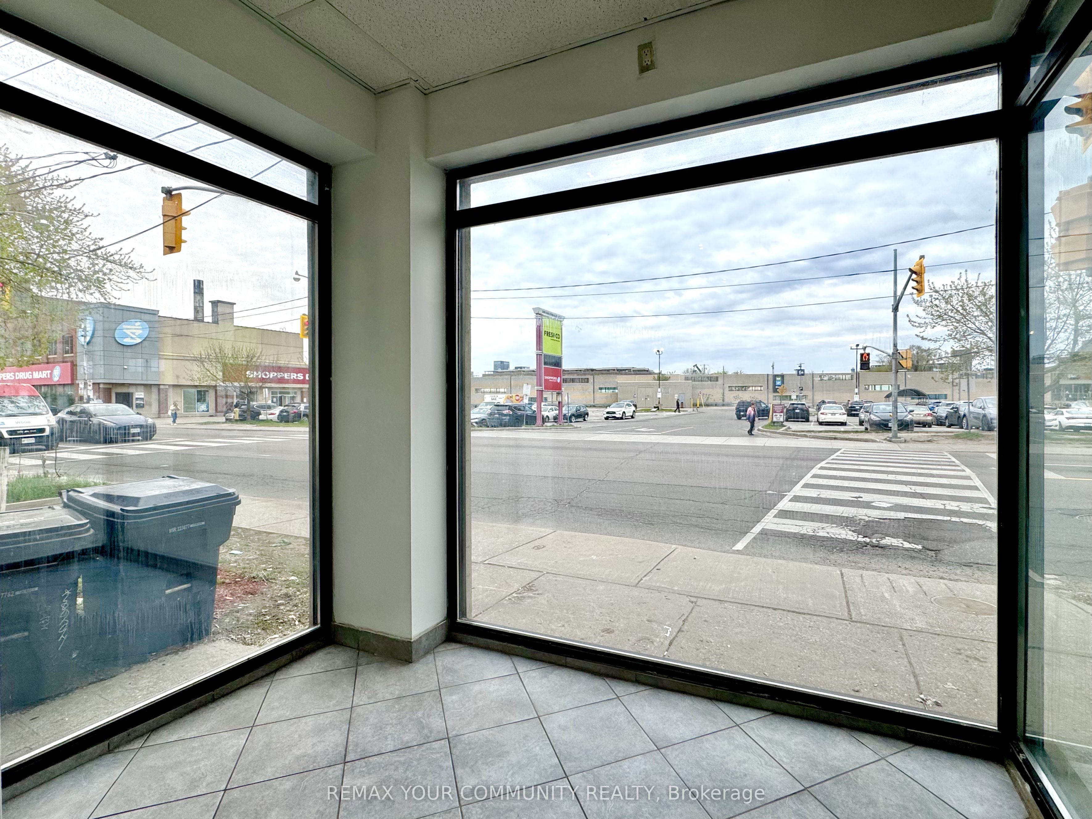 2417 Dundas Street W Main Property Photo 4