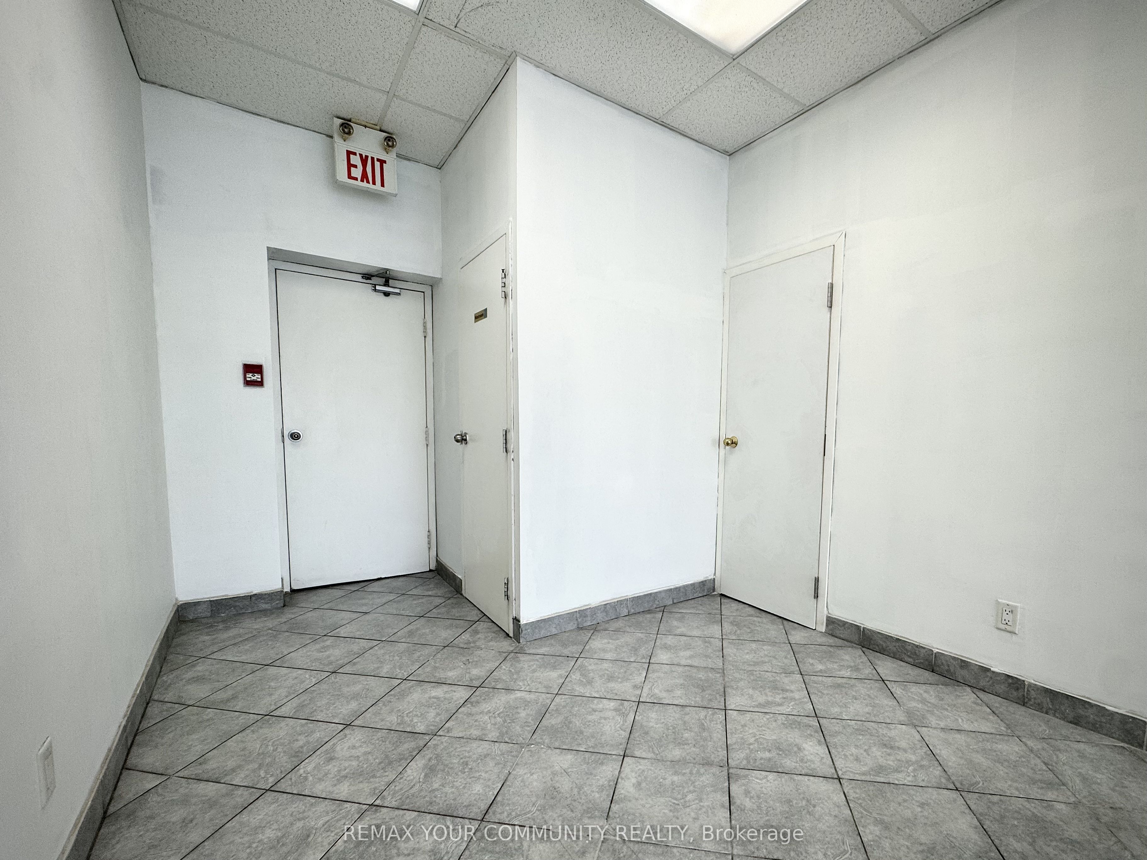 2417 Dundas Street W Main Property Photo 10