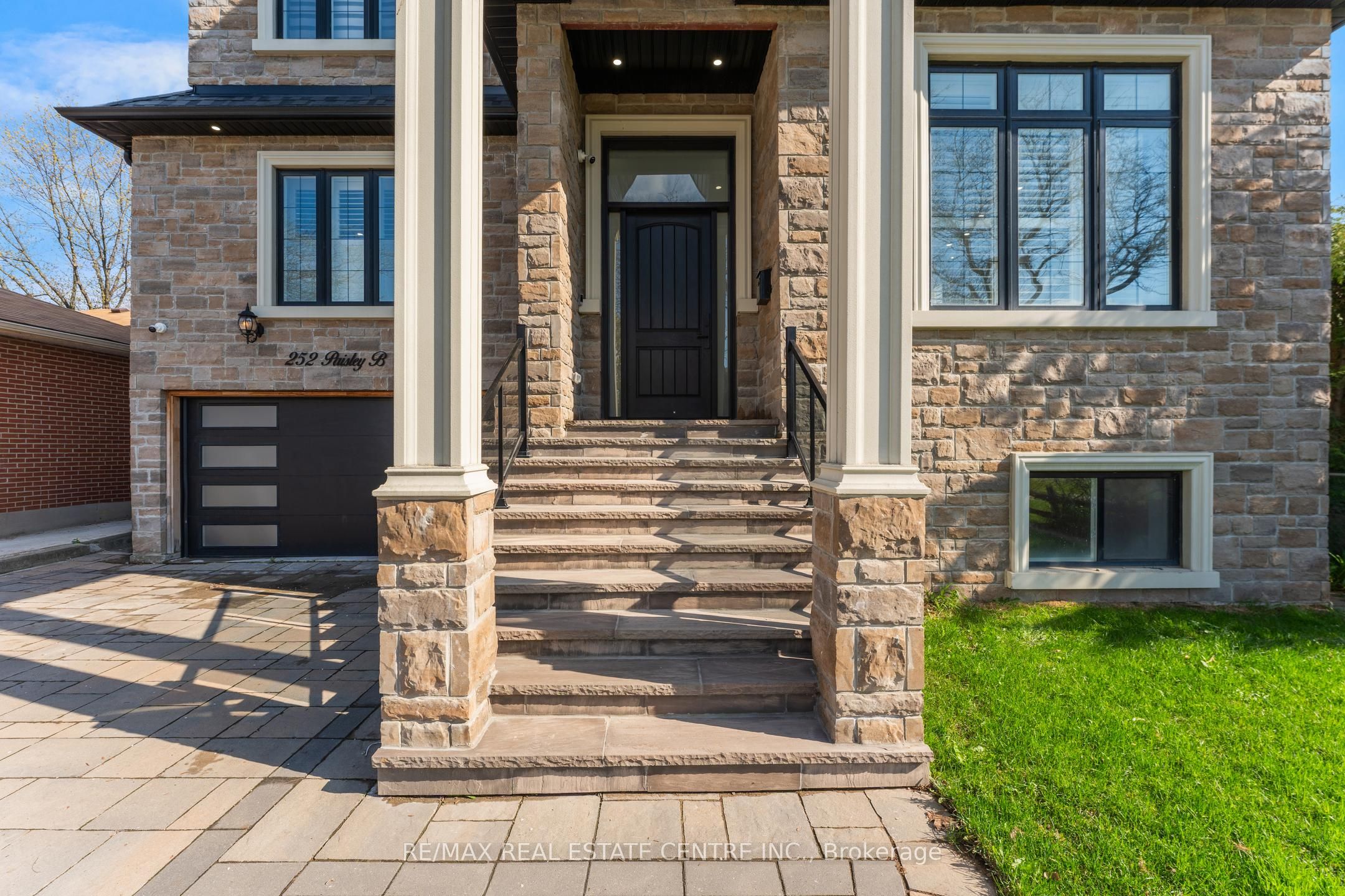252 Paisley Boulevard W Property Photo 2