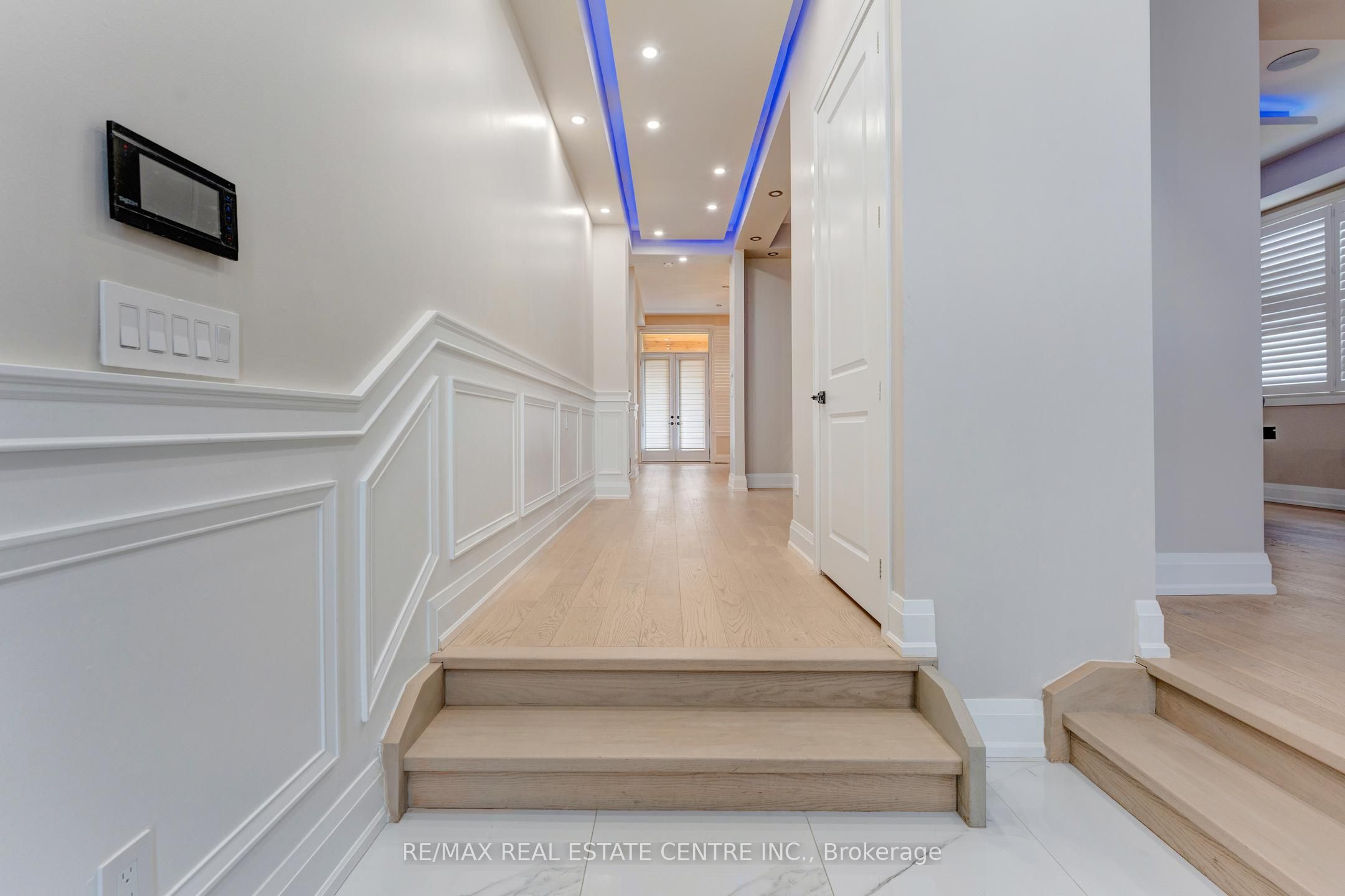 252 Paisley Boulevard W Property Photo 3