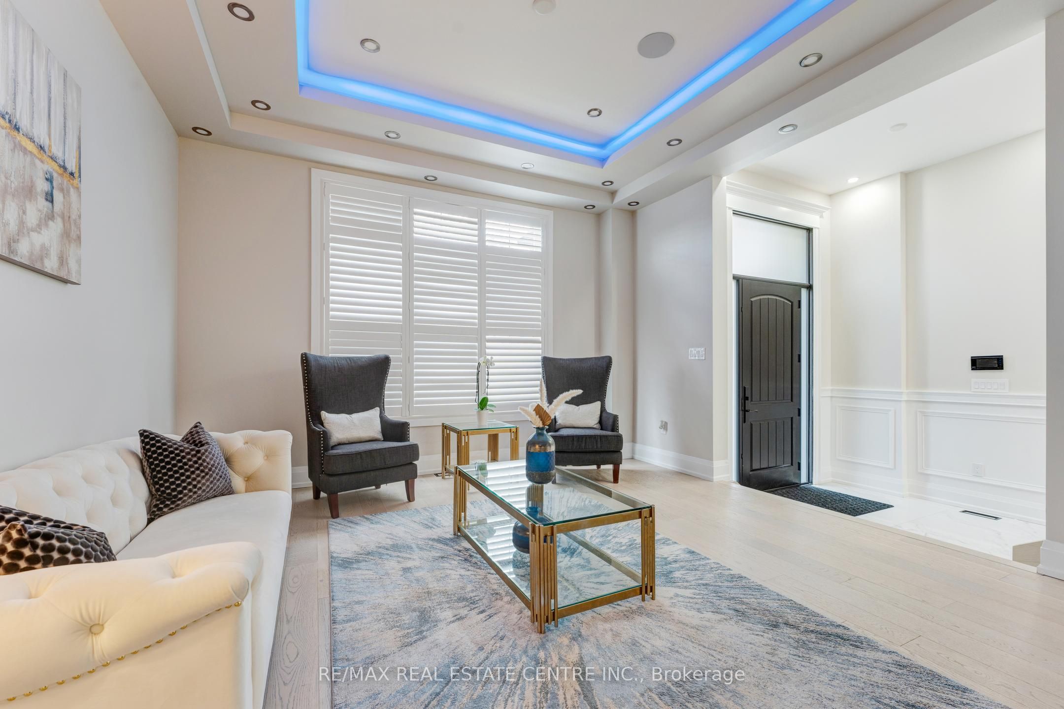 252 Paisley Boulevard W Property Photo 4