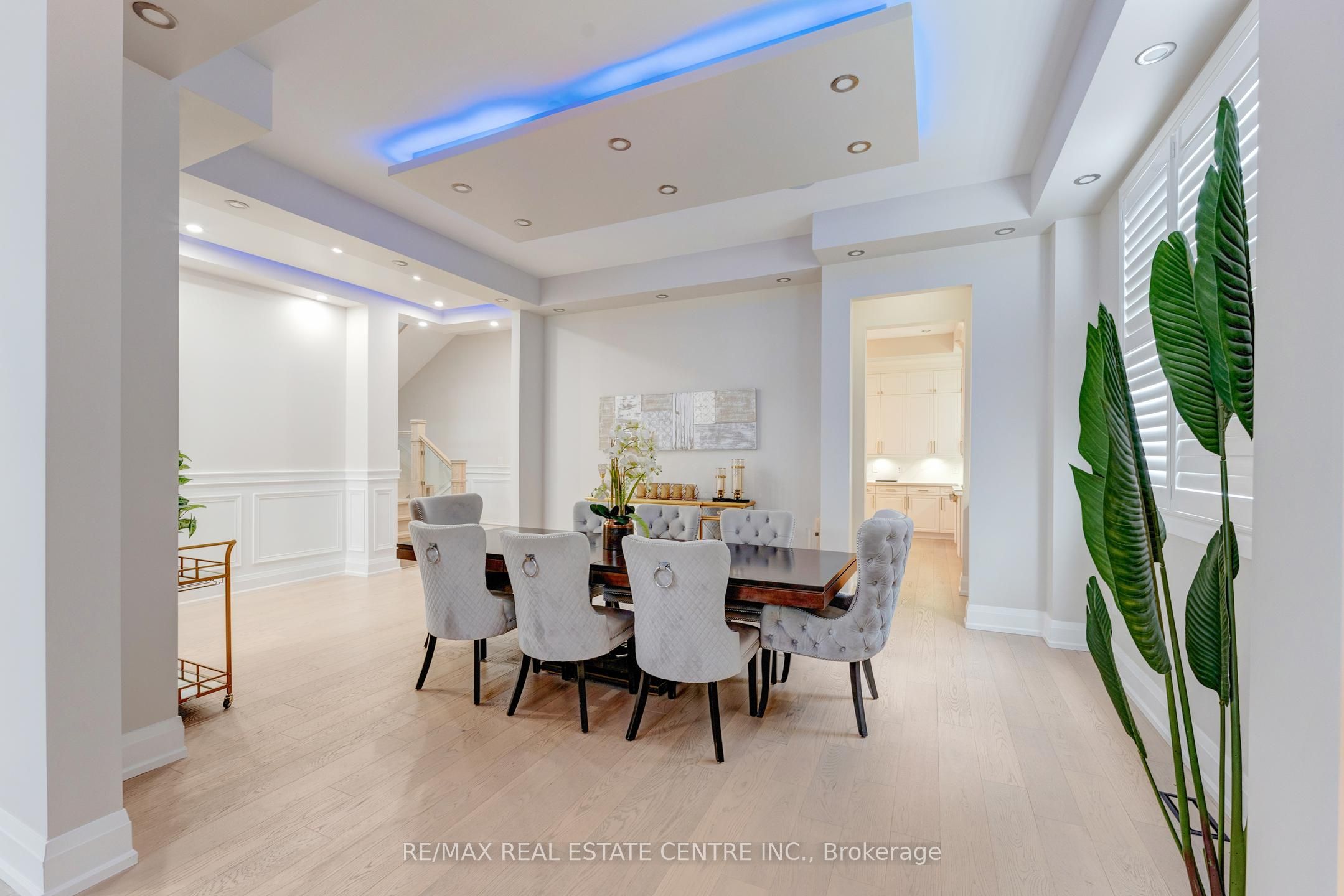 252 Paisley Boulevard W Property Photo 5