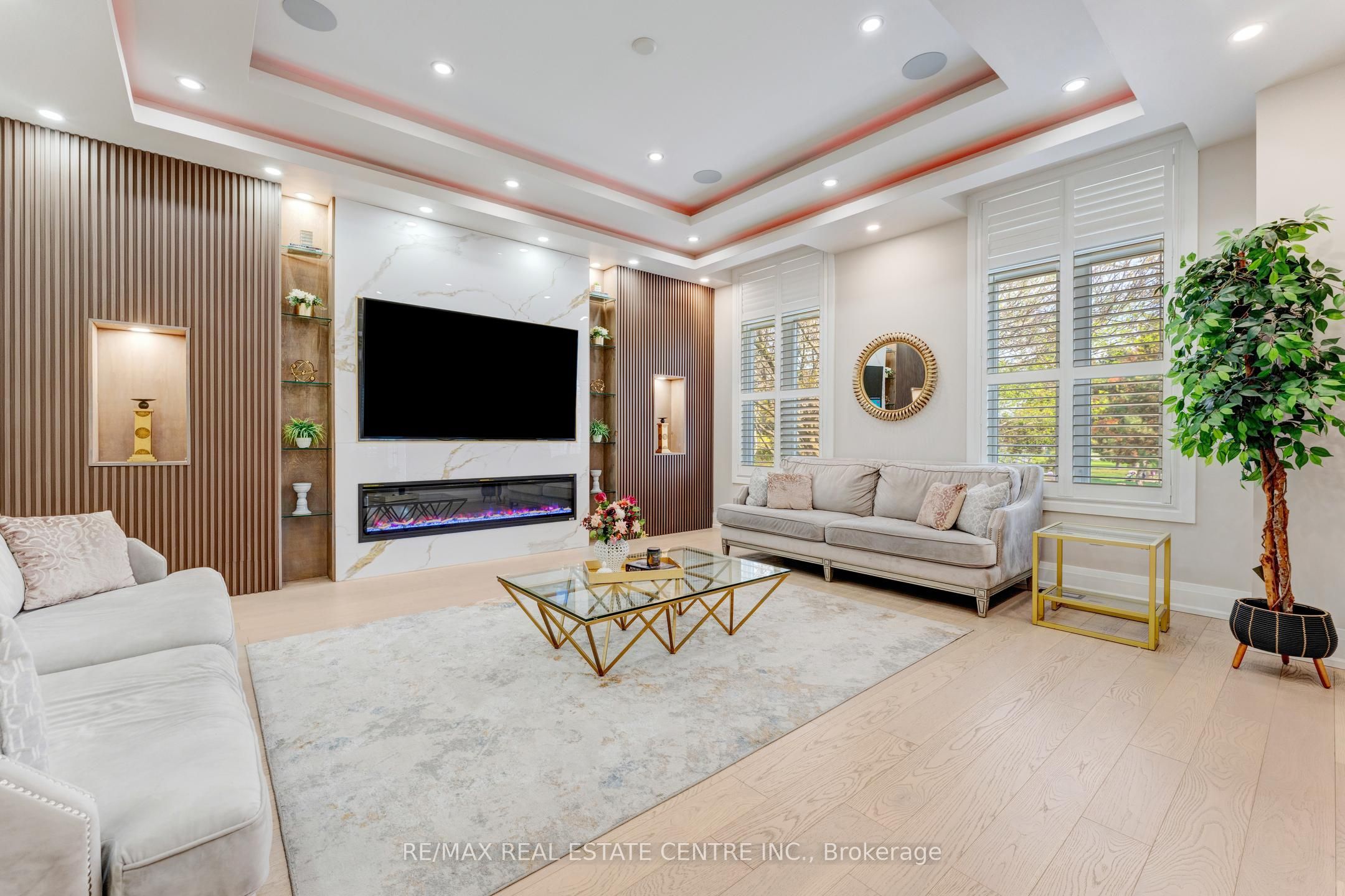 252 Paisley Boulevard W Property Photo 11
