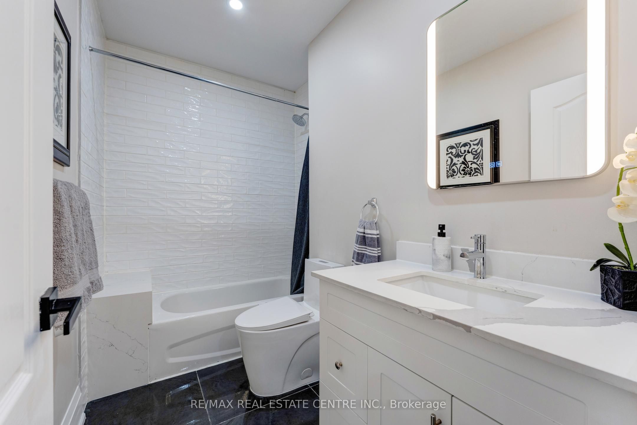 252 Paisley Boulevard W Property Photo 20