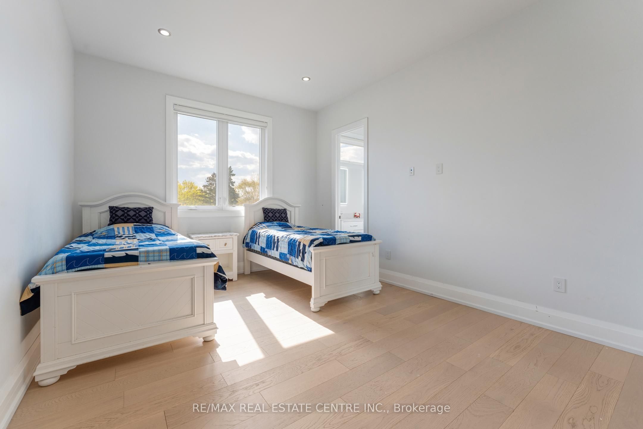 252 Paisley Boulevard W Property Photo 32
