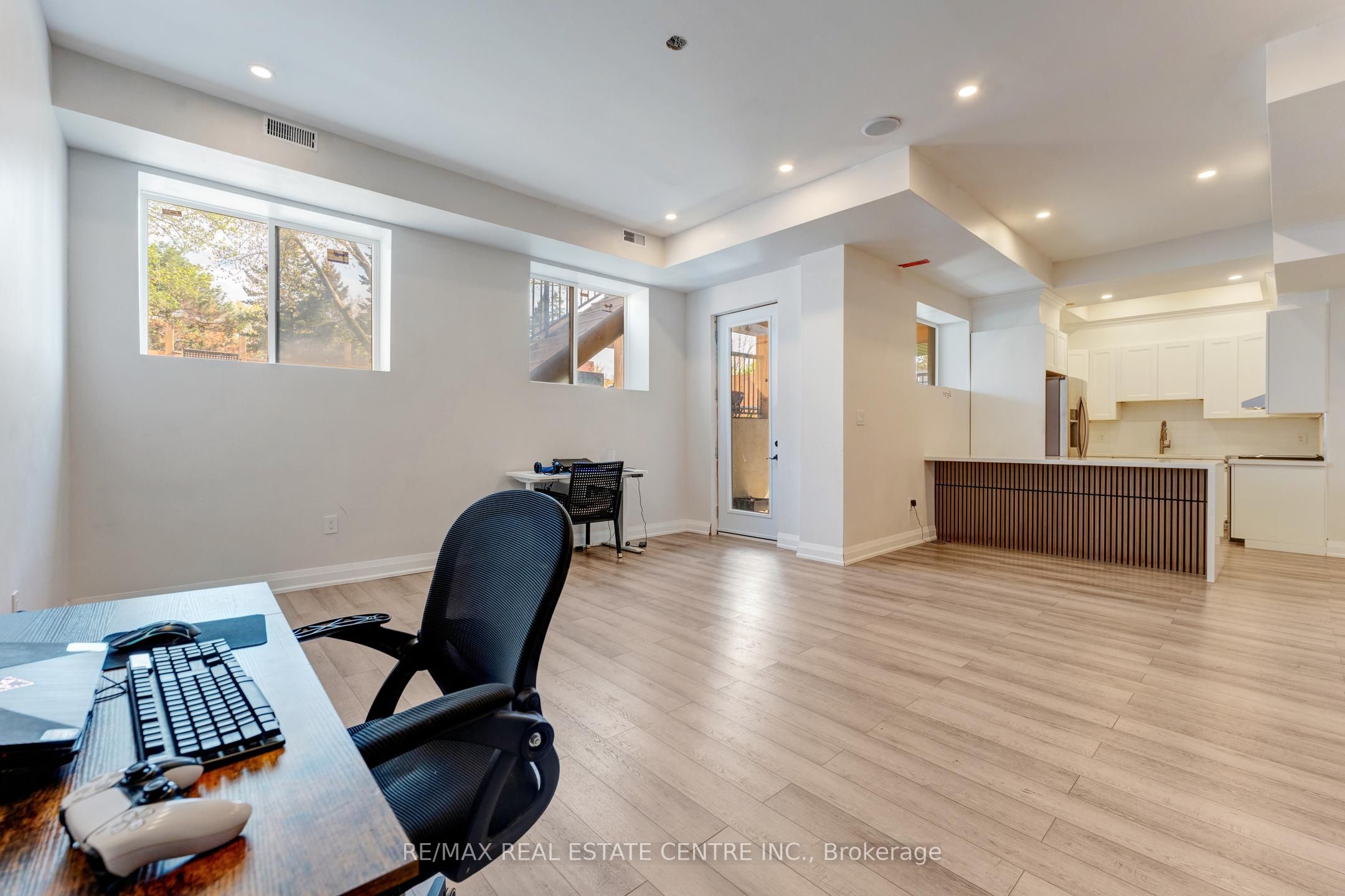 252 Paisley Boulevard W Property Photo 34