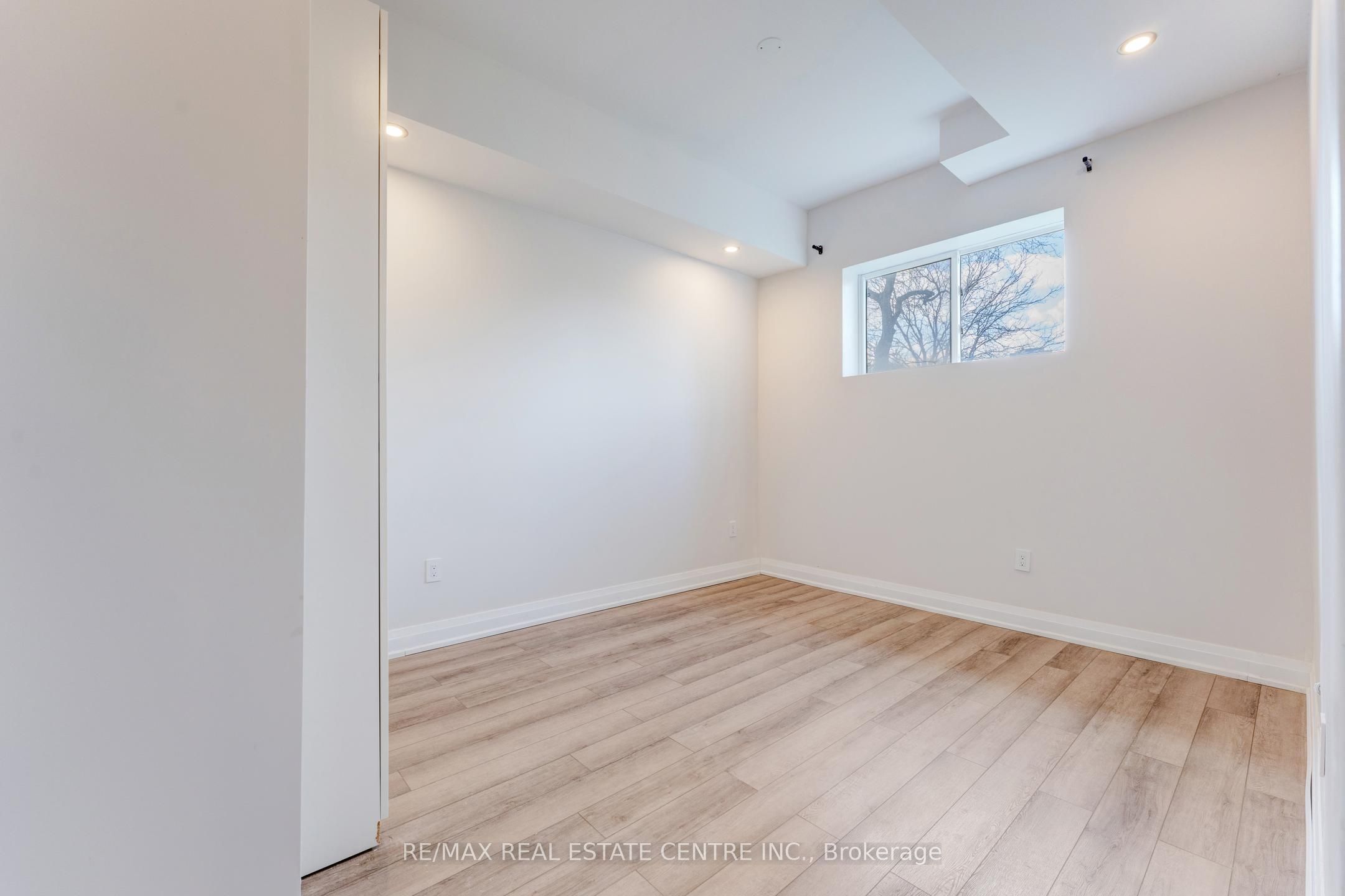 252 Paisley Boulevard W Property Photo 39