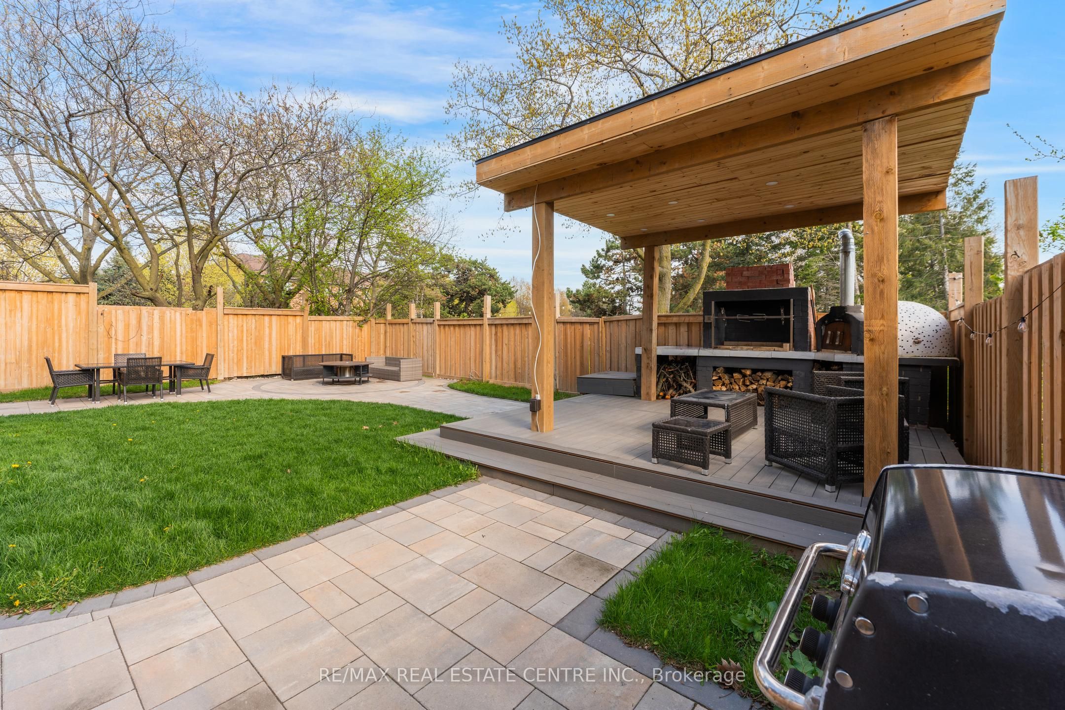252 Paisley Boulevard W Property Photo 43