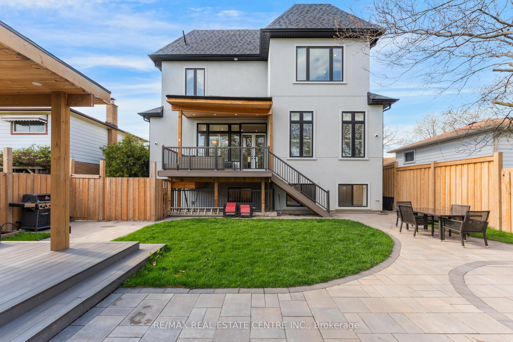 252 Paisley Boulevard W Property Photo 44