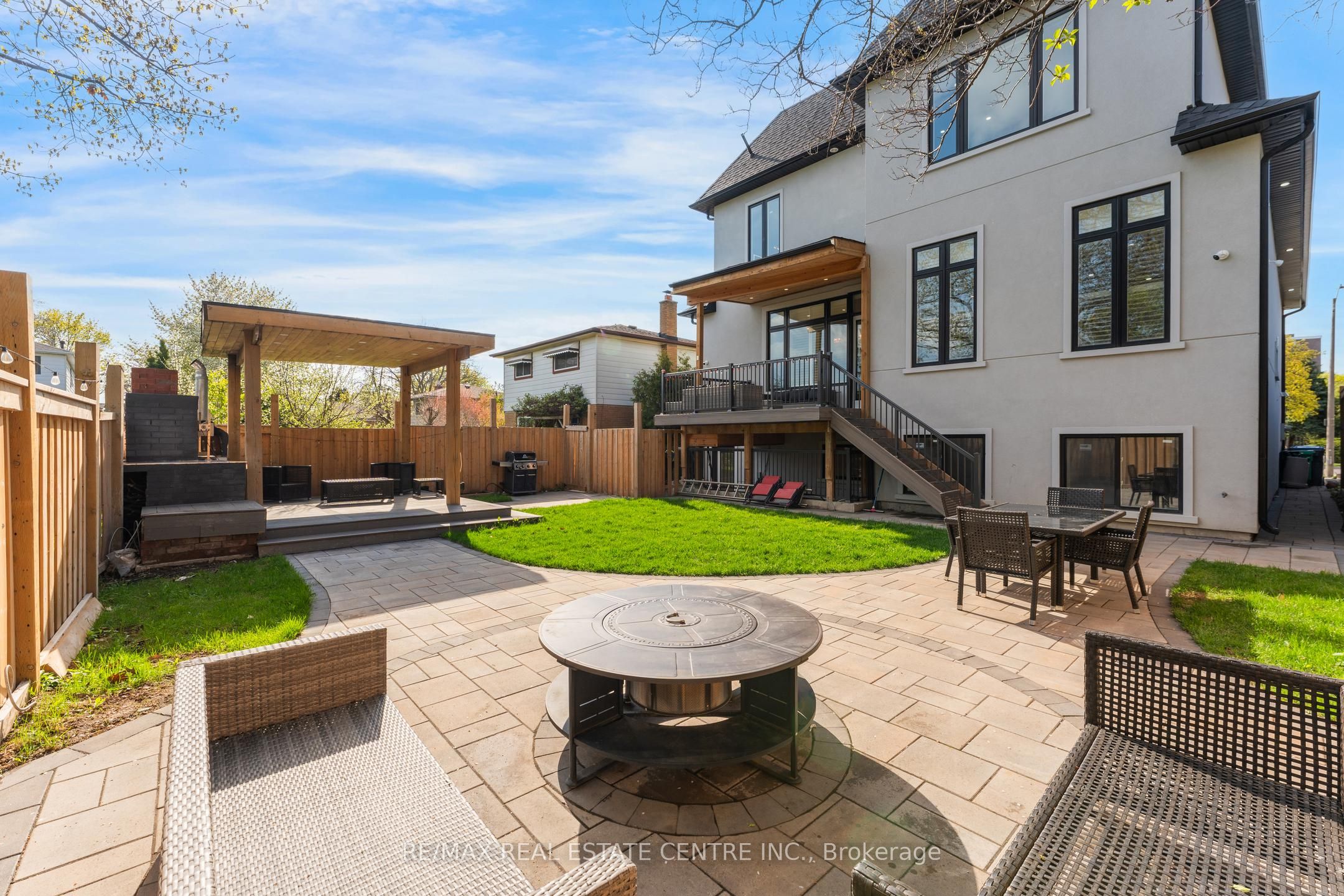 252 Paisley Boulevard W Property Photo 45