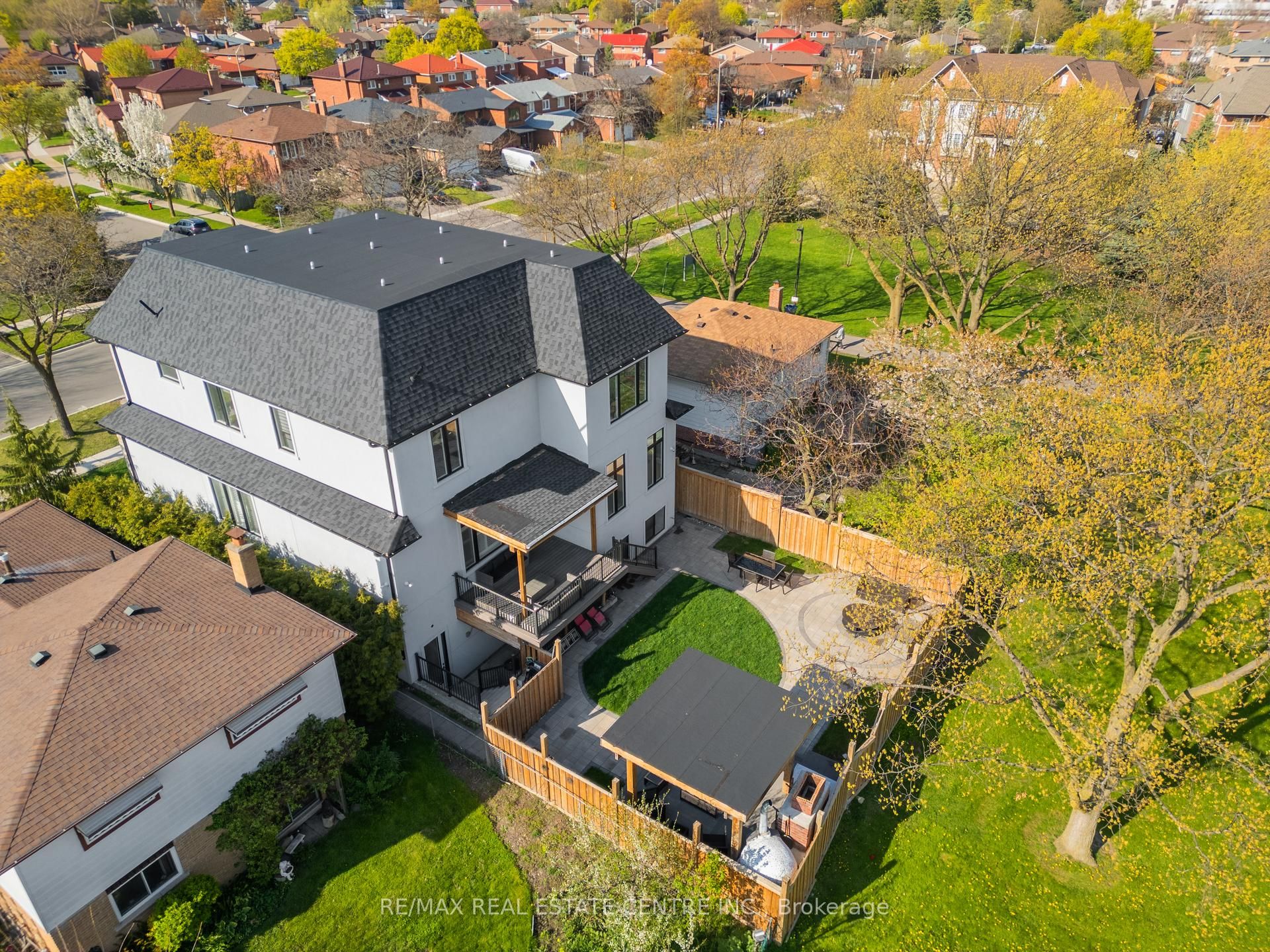 252 Paisley Boulevard W Property Photo 48