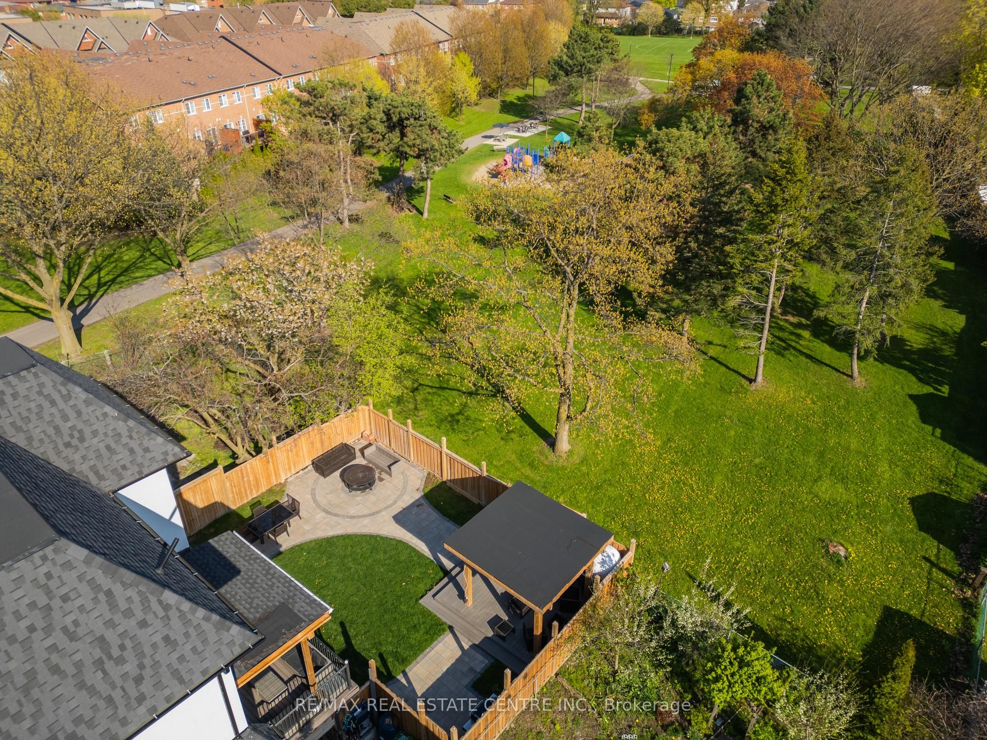 252 Paisley Boulevard W Property Photo 49