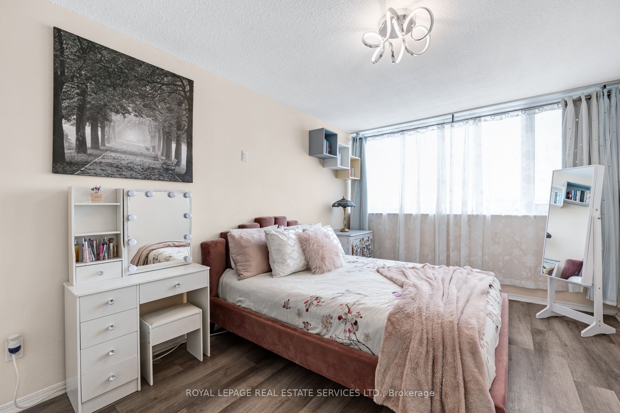 20 Speers Road 605 Property Photo 19