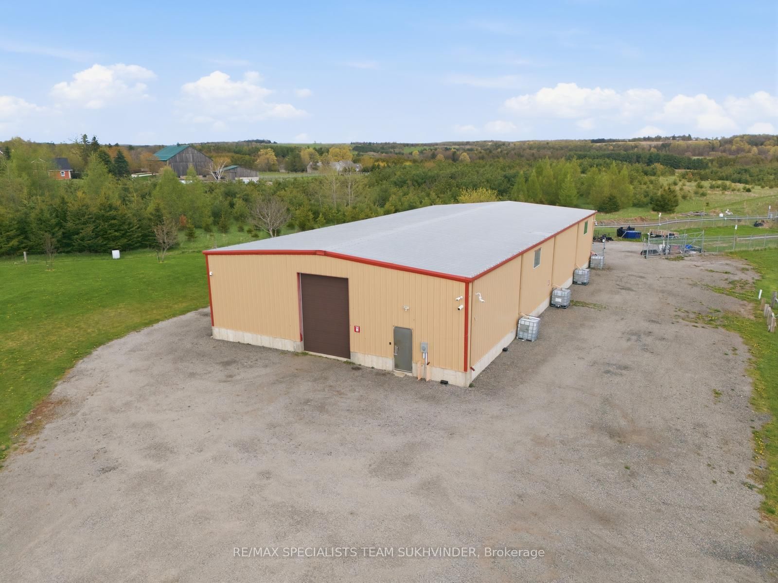 2049 Highpoint Side Road Property Photo 4