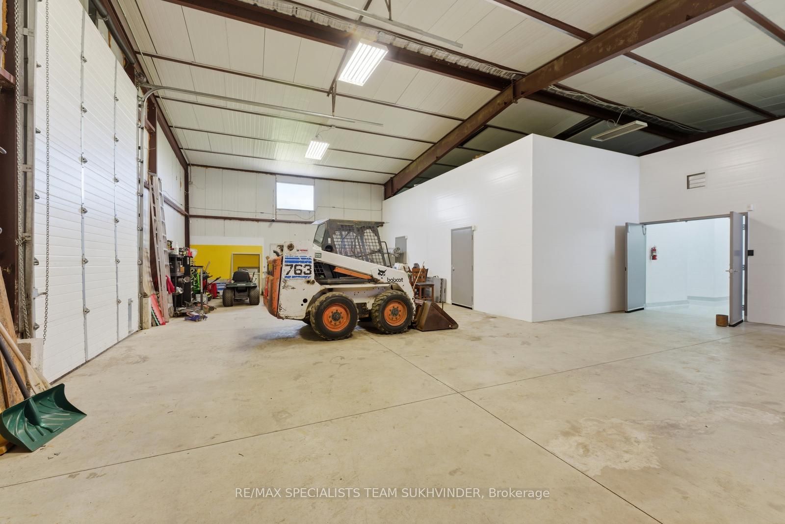 2049 Highpoint Side Road Property Photo 5