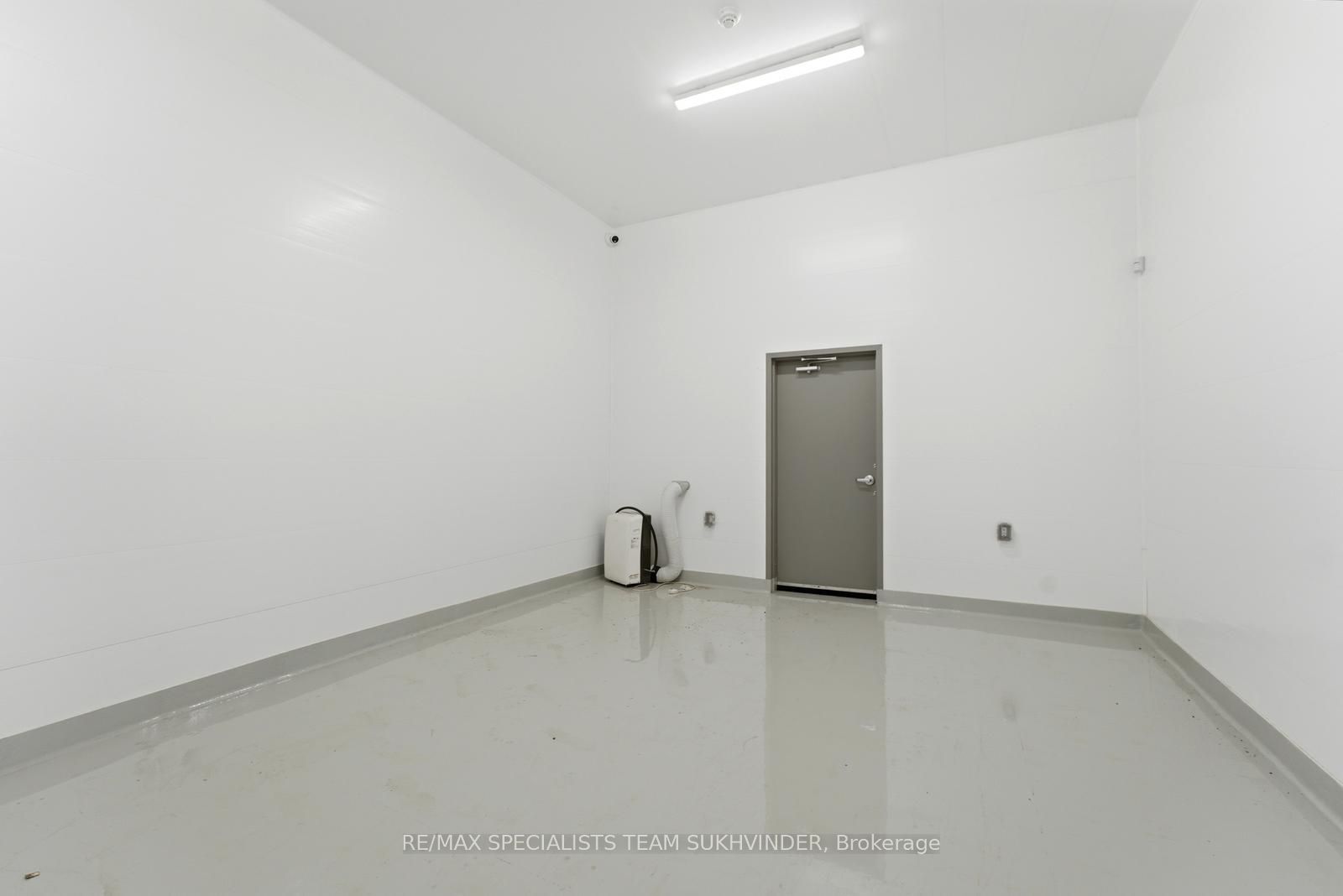 2049 Highpoint Side Road Property Photo 8