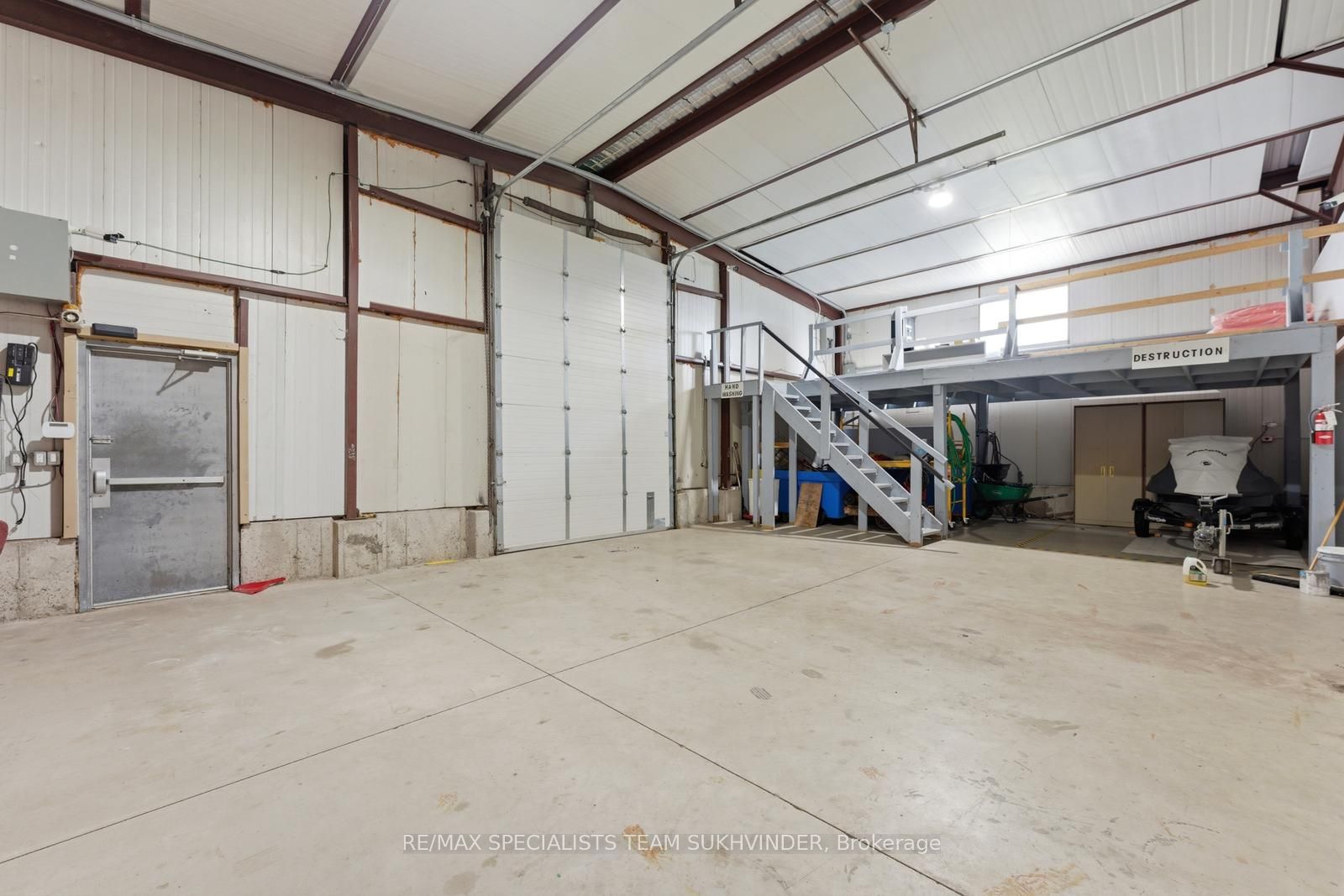 2049 Highpoint Side Road Property Photo 9