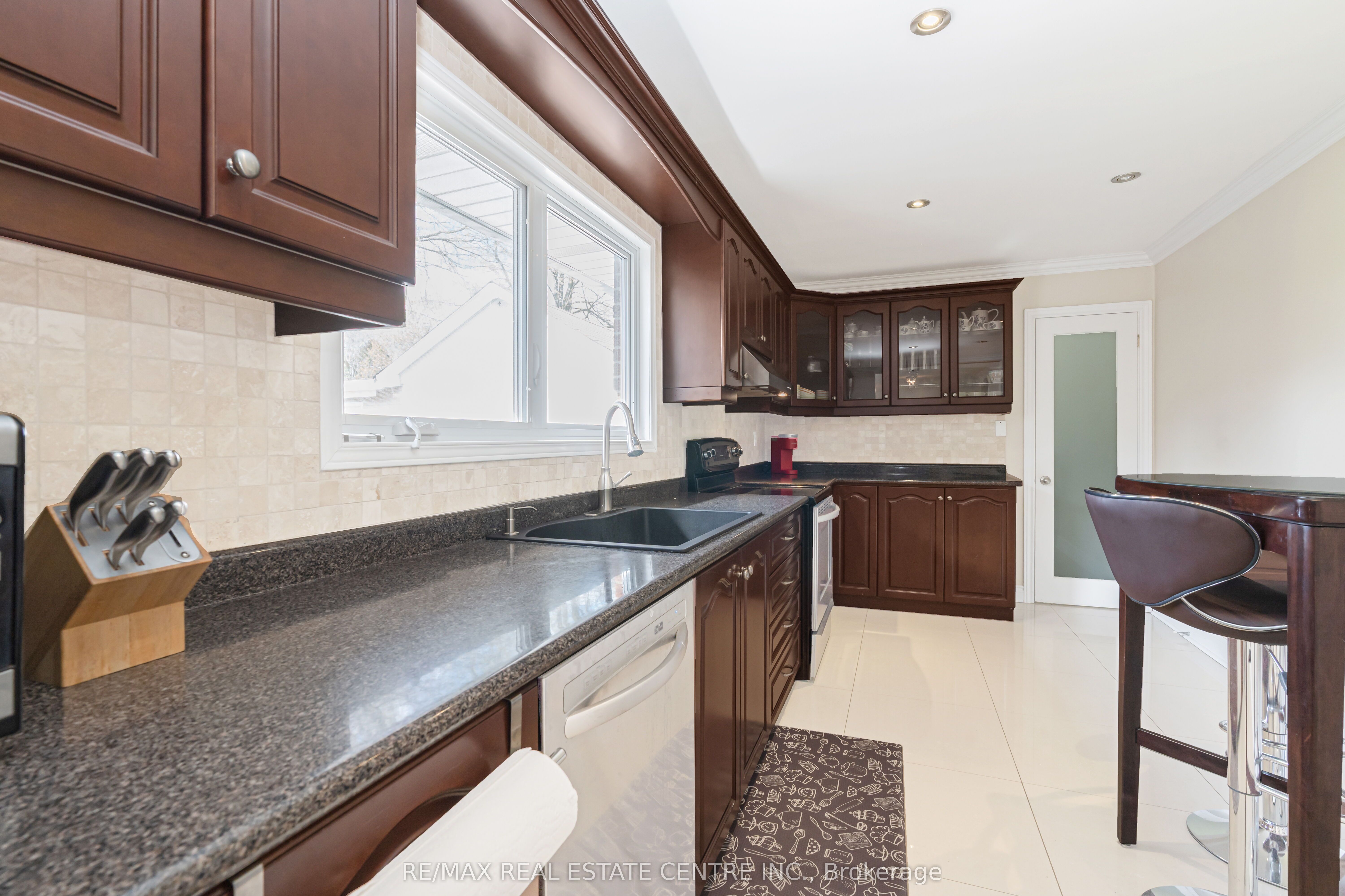 6649 25 Side Road Property Photo 21