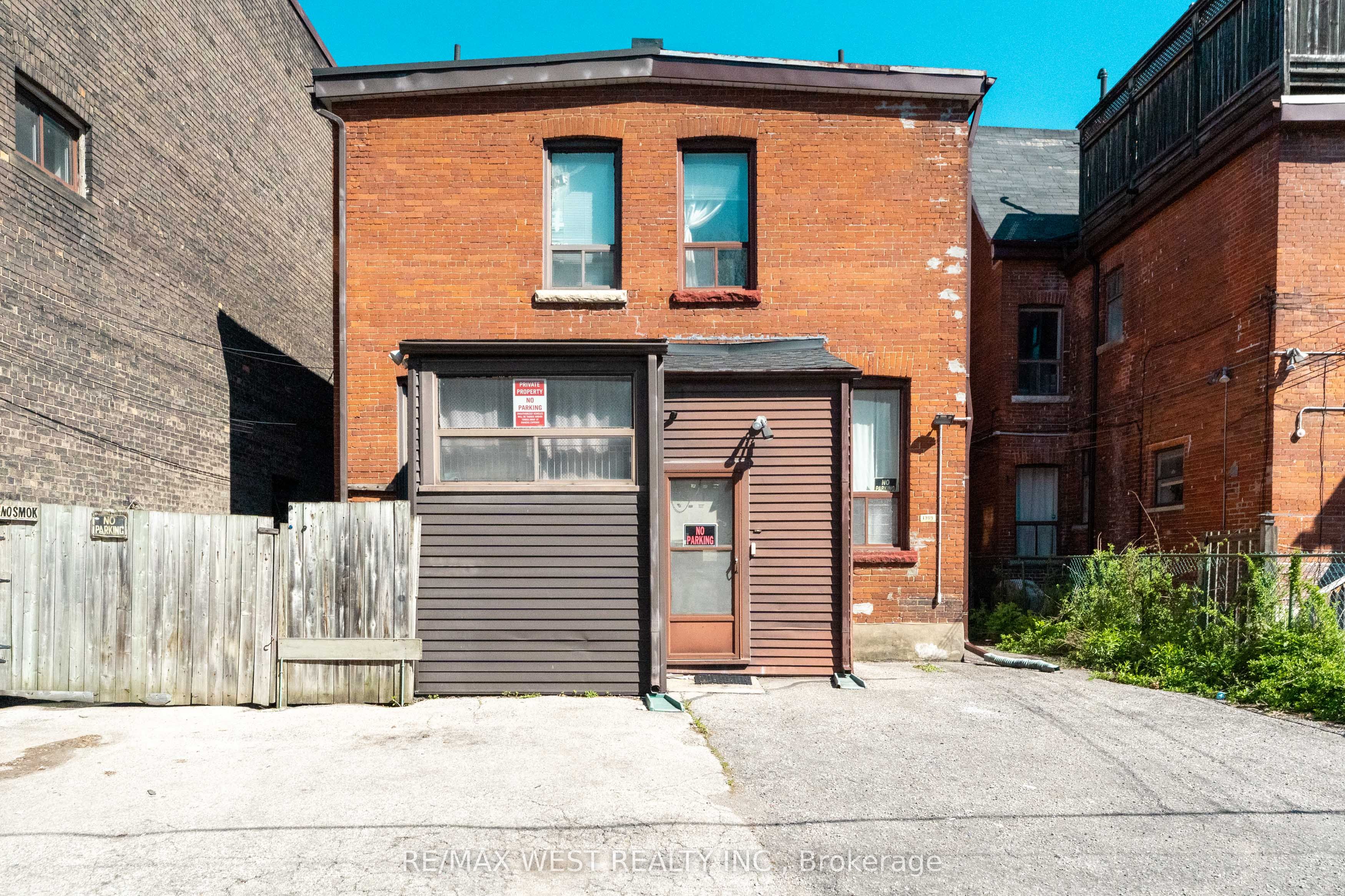 1311 King Street W Property Photo 5