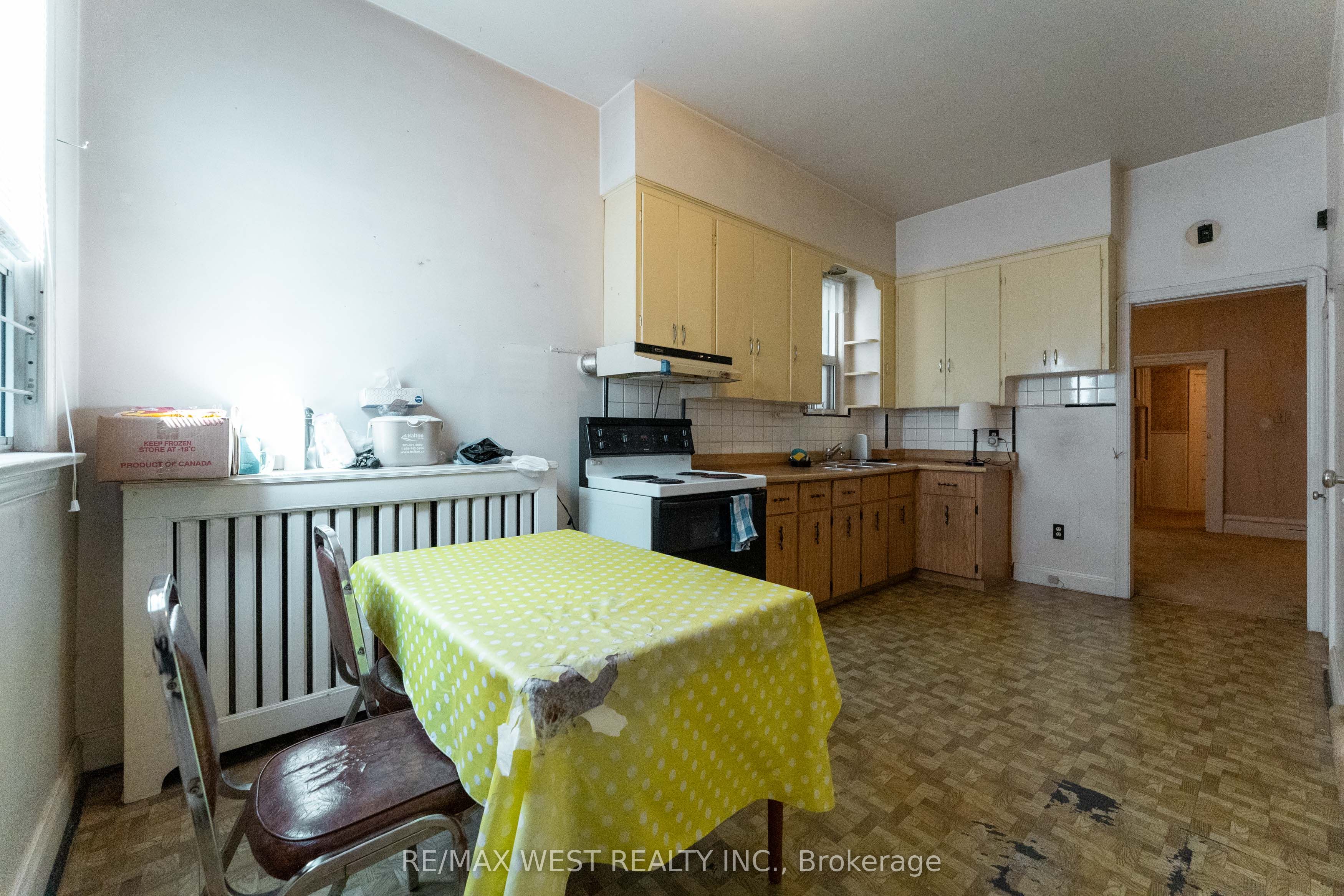 1311 King Street W Property Photo 16