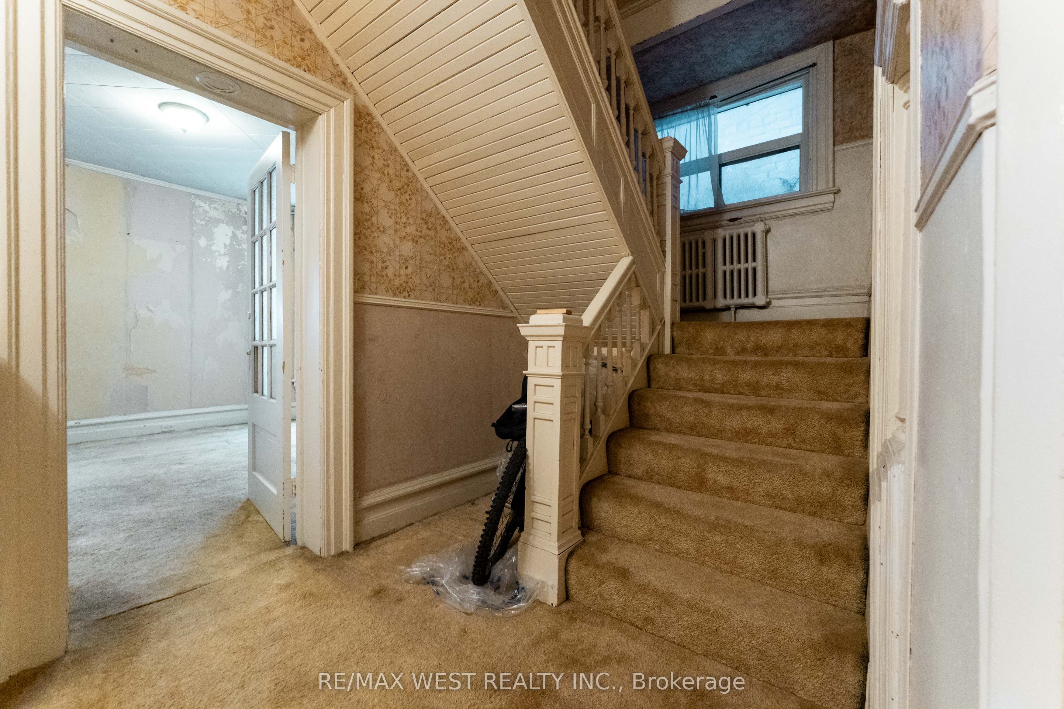 1311 King Street W Property Photo 20