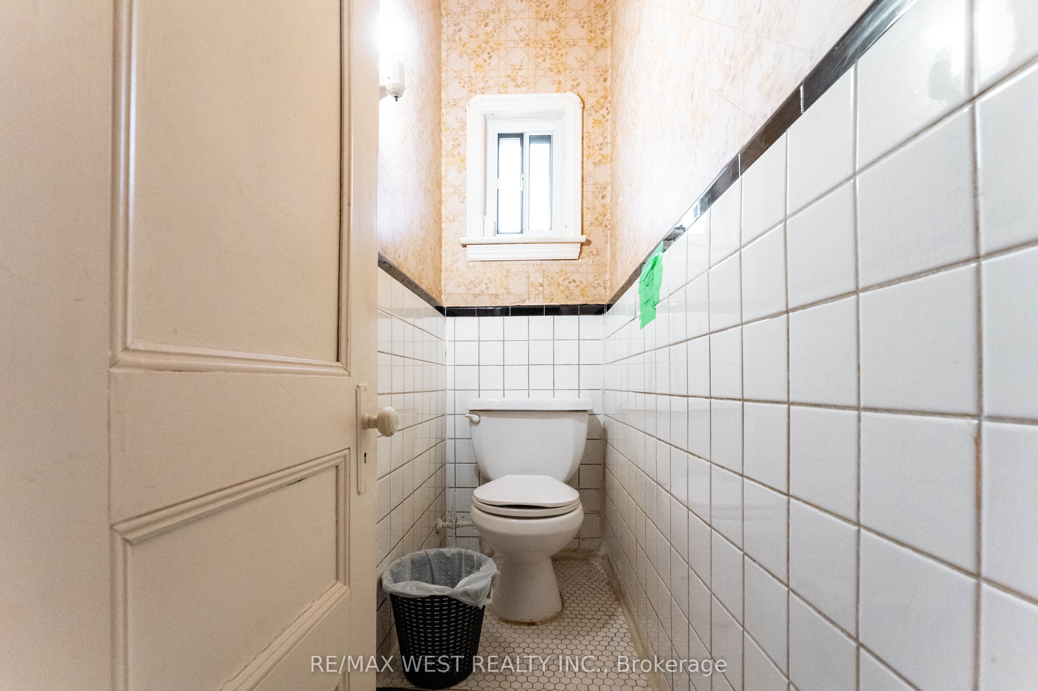 1311 King Street W Property Photo 24