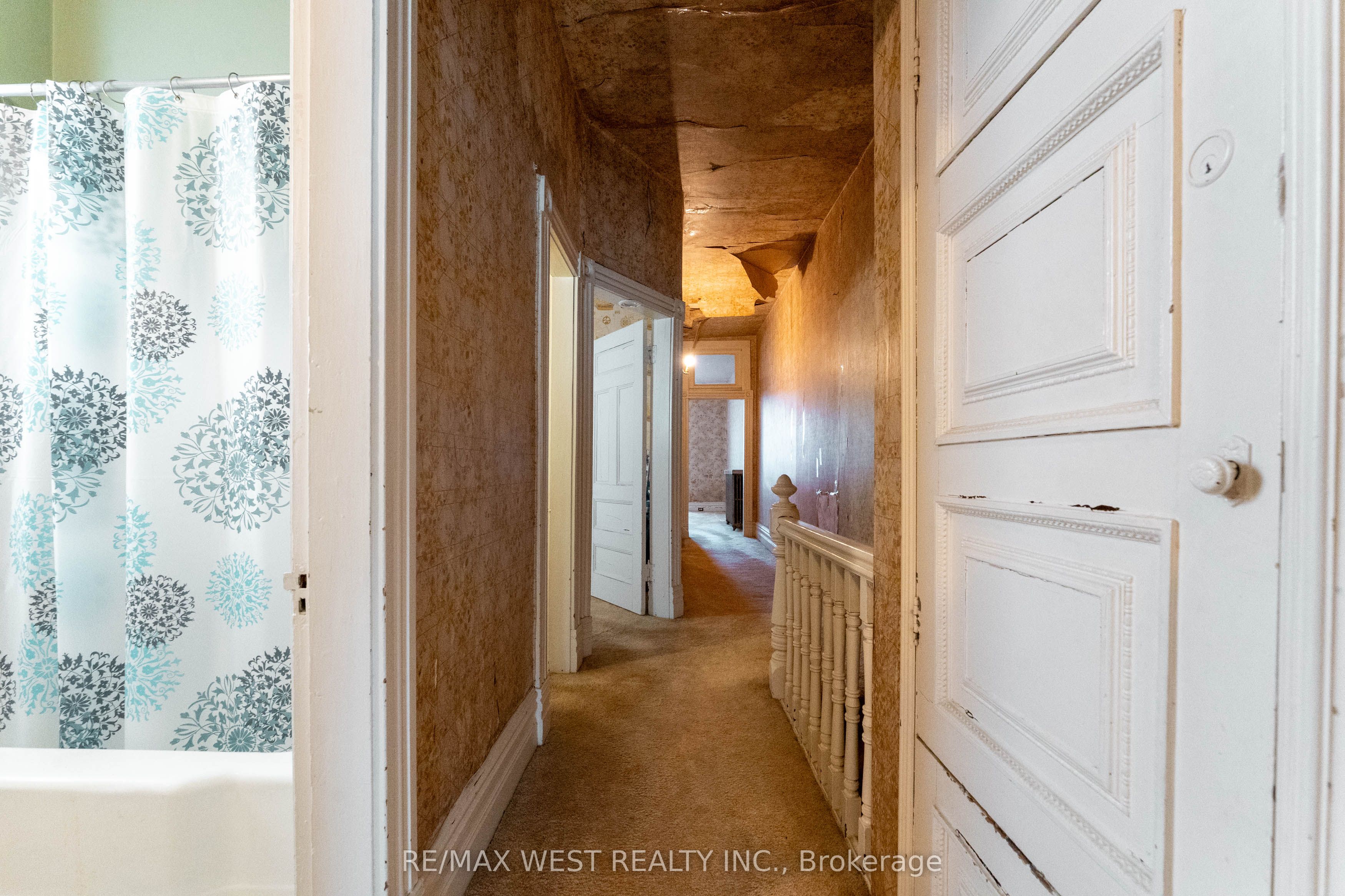 1311 King Street W Property Photo 27