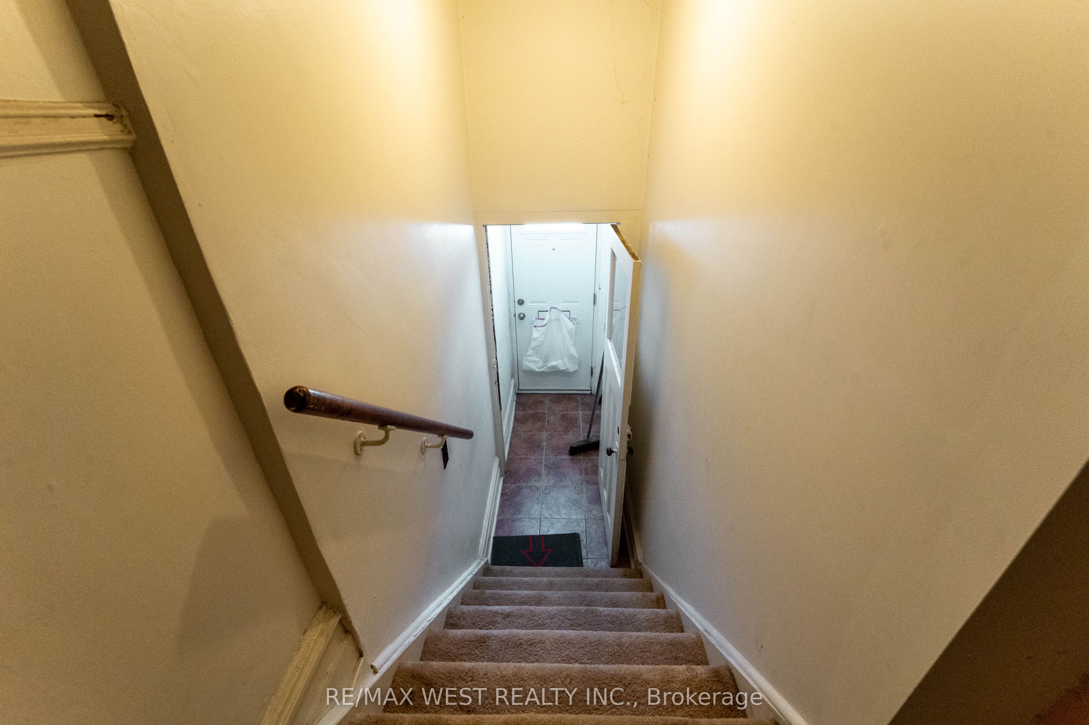 1311 King Street W Property Photo 5
