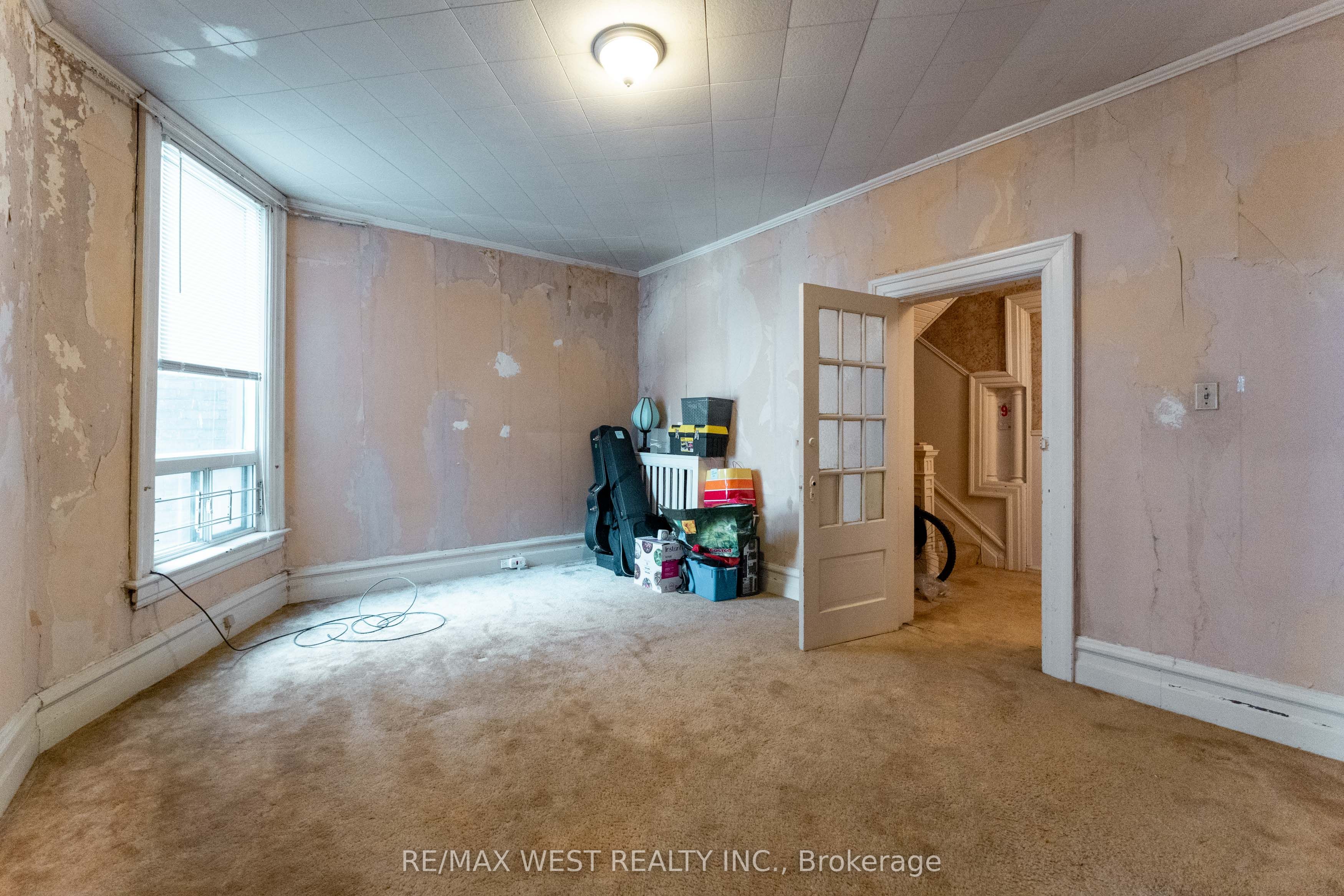 1311 King Street W Property Photo 8