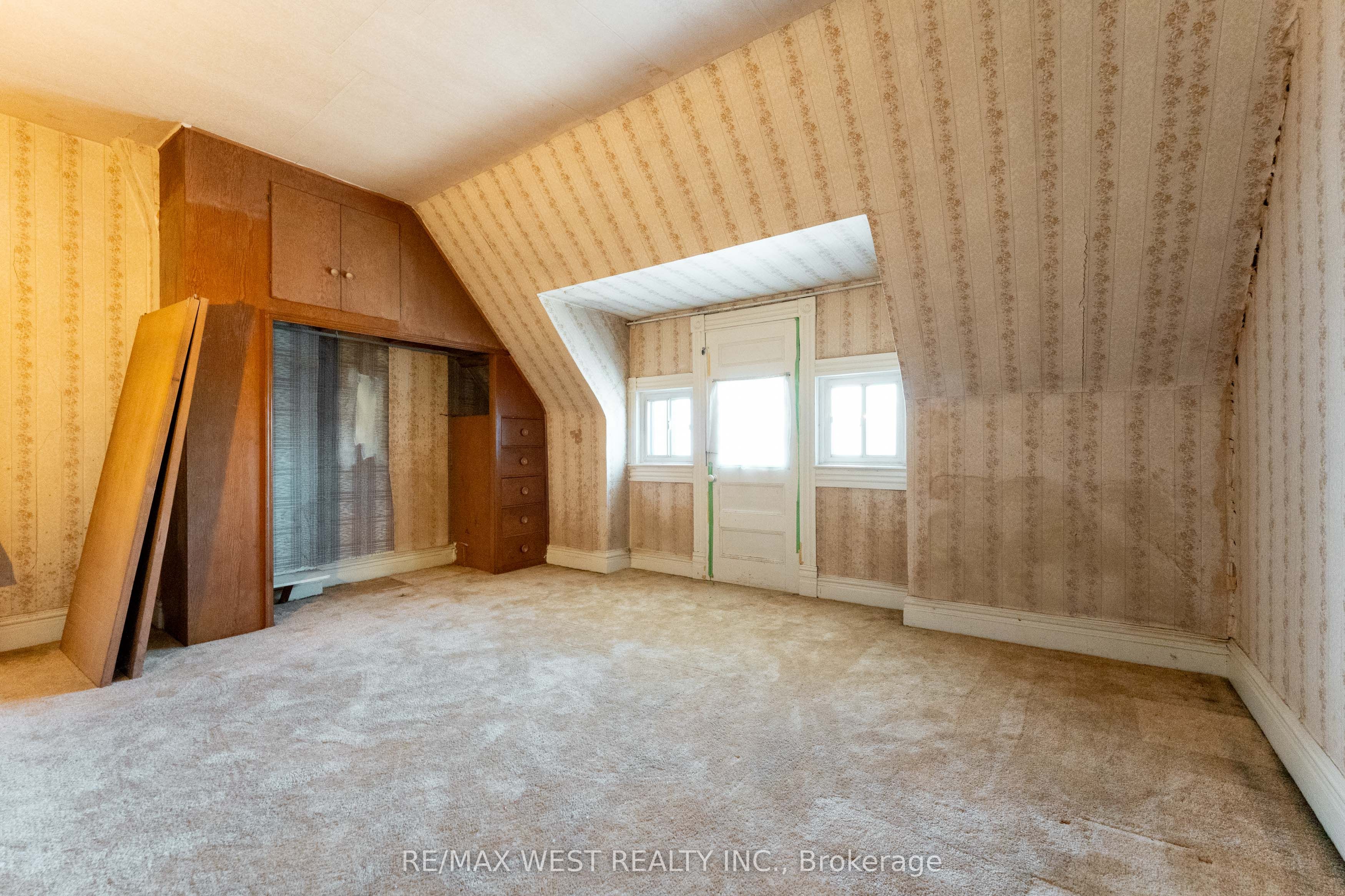 1311 King Street W Property Photo 31