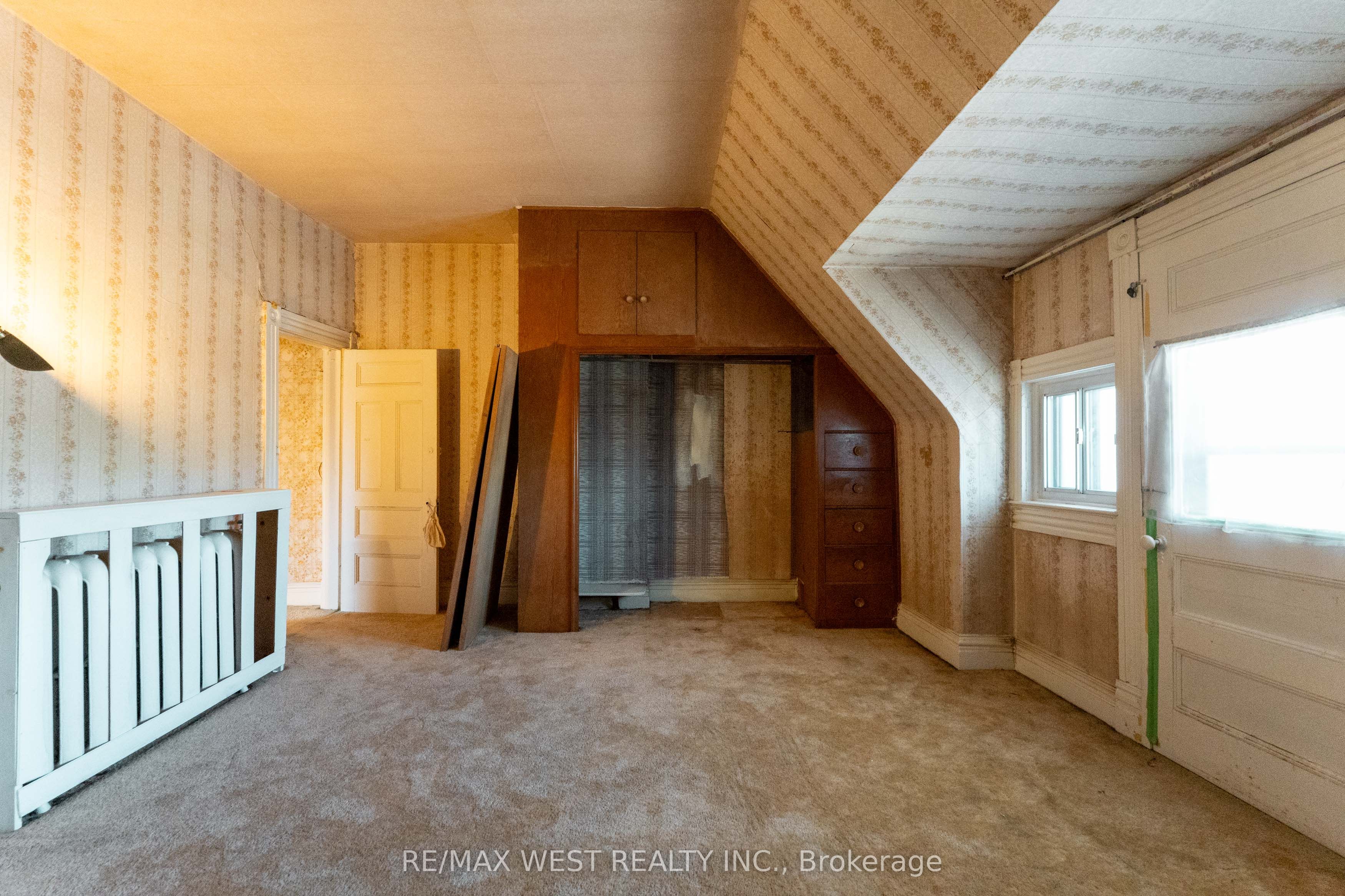 1311 King Street W Property Photo 32