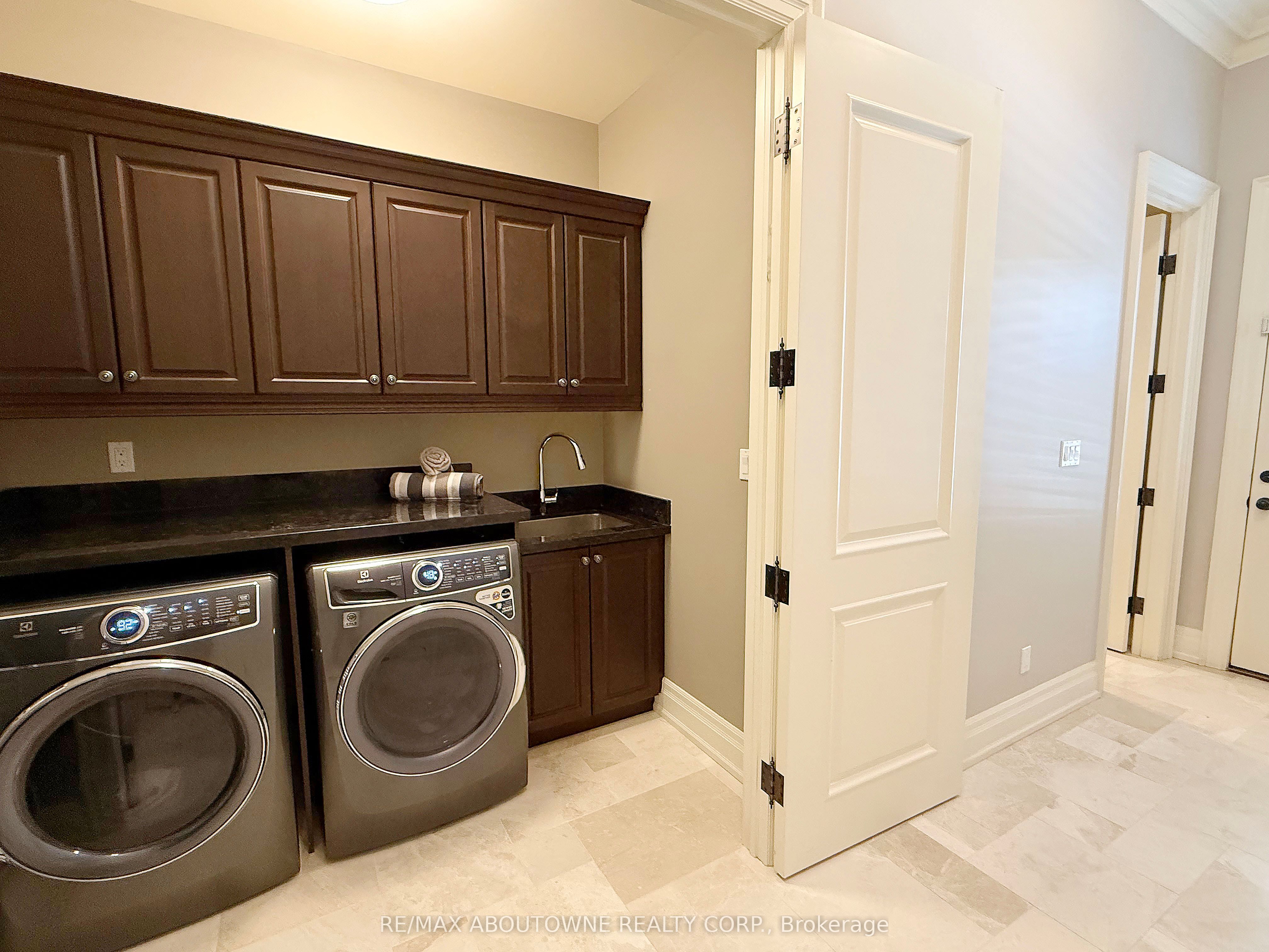 390 Seaton Drive Property Photo 27