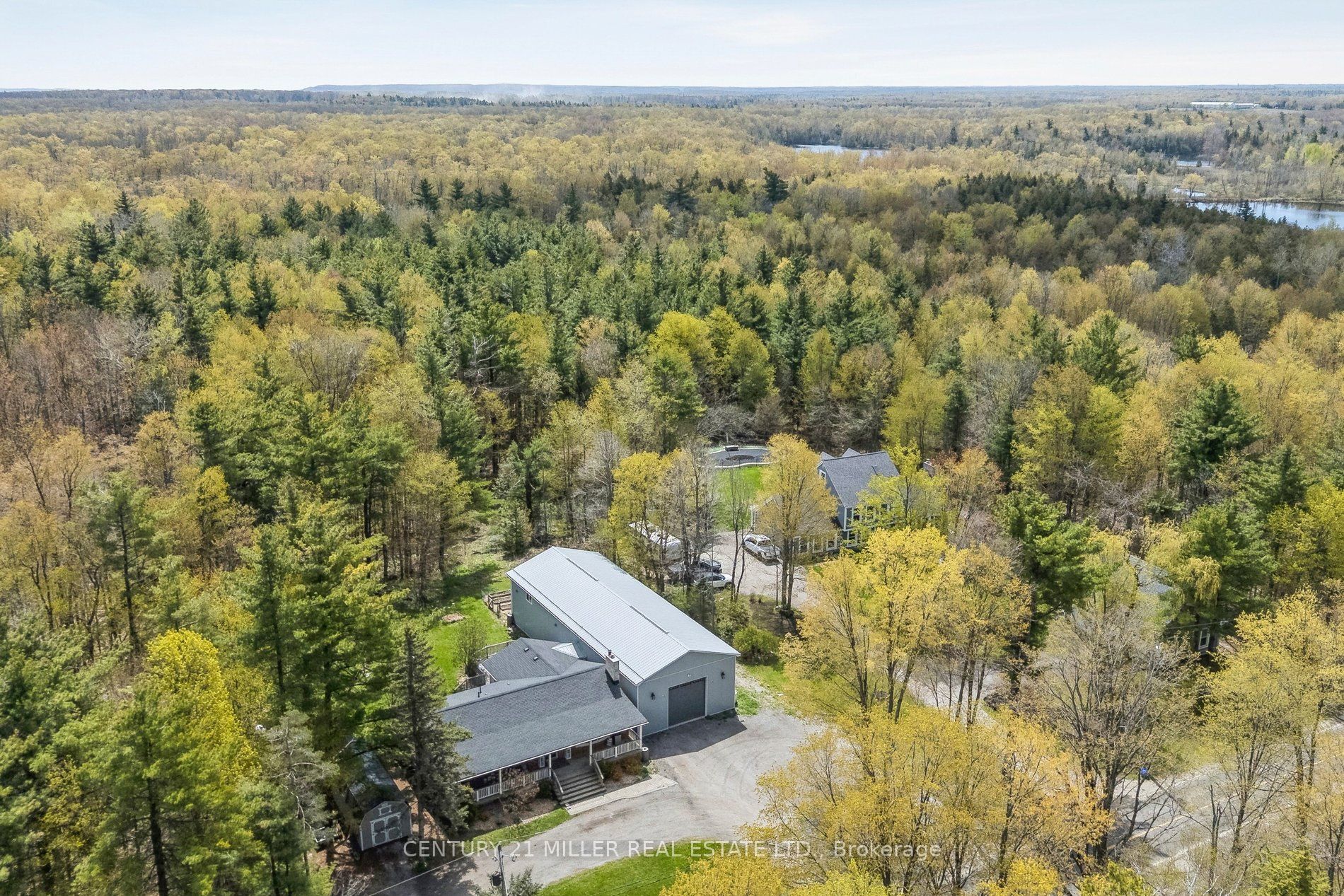 6508 17 Side Road Property Photo 1
