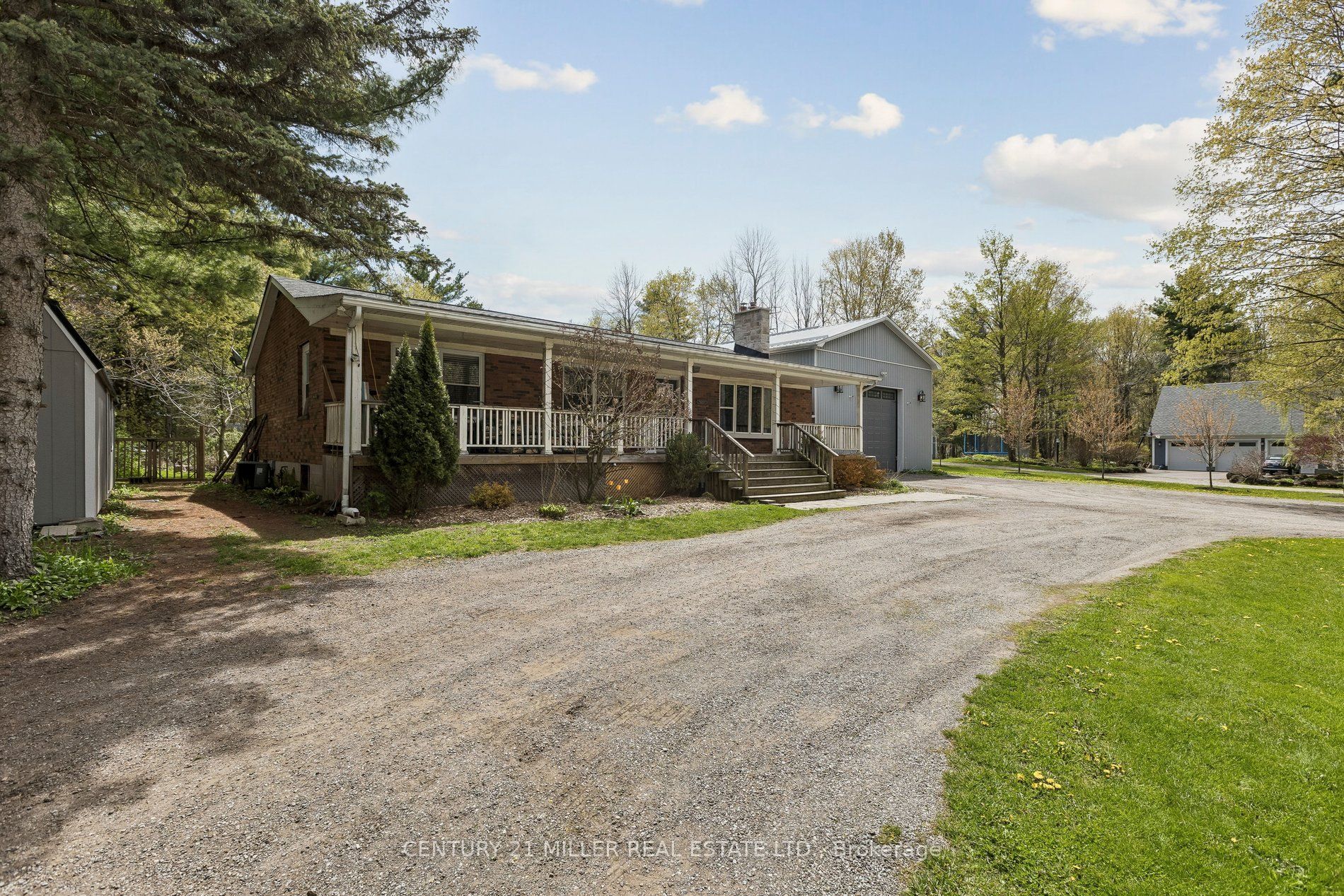 6508 17 Side Road Property Photo 2