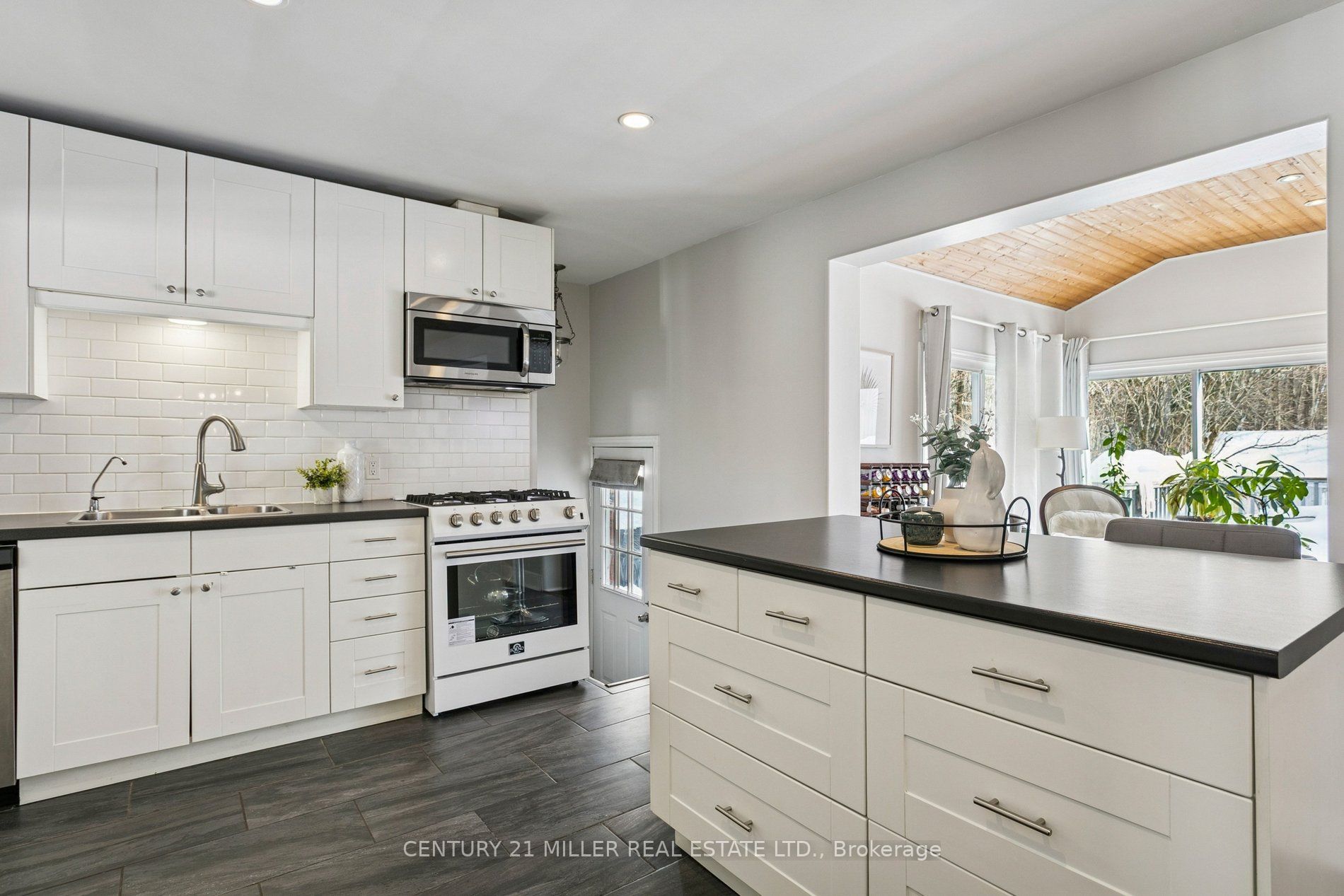 6508 17 Side Road Property Photo 12
