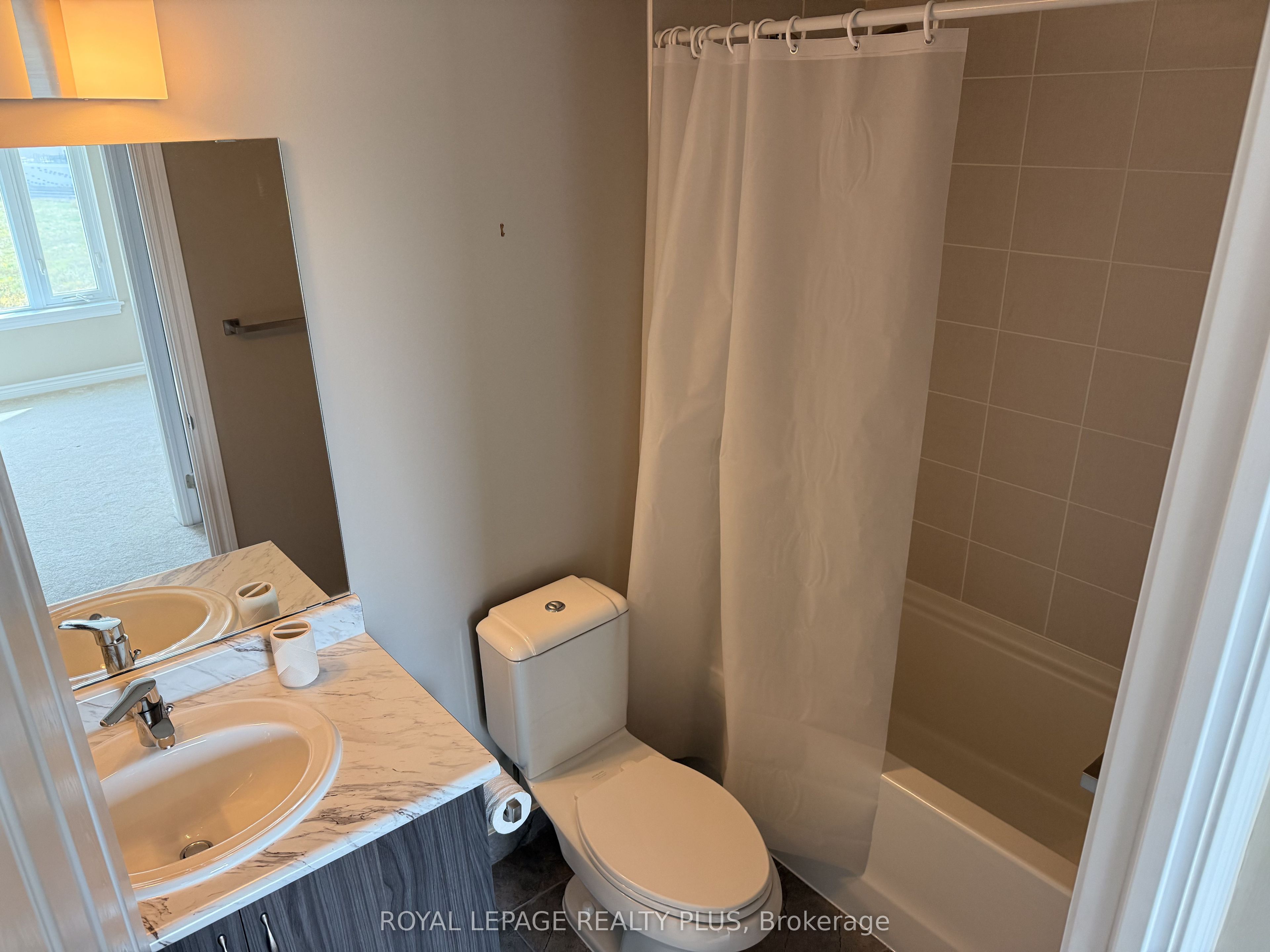 716 Main Street E 708 Property Photo 13