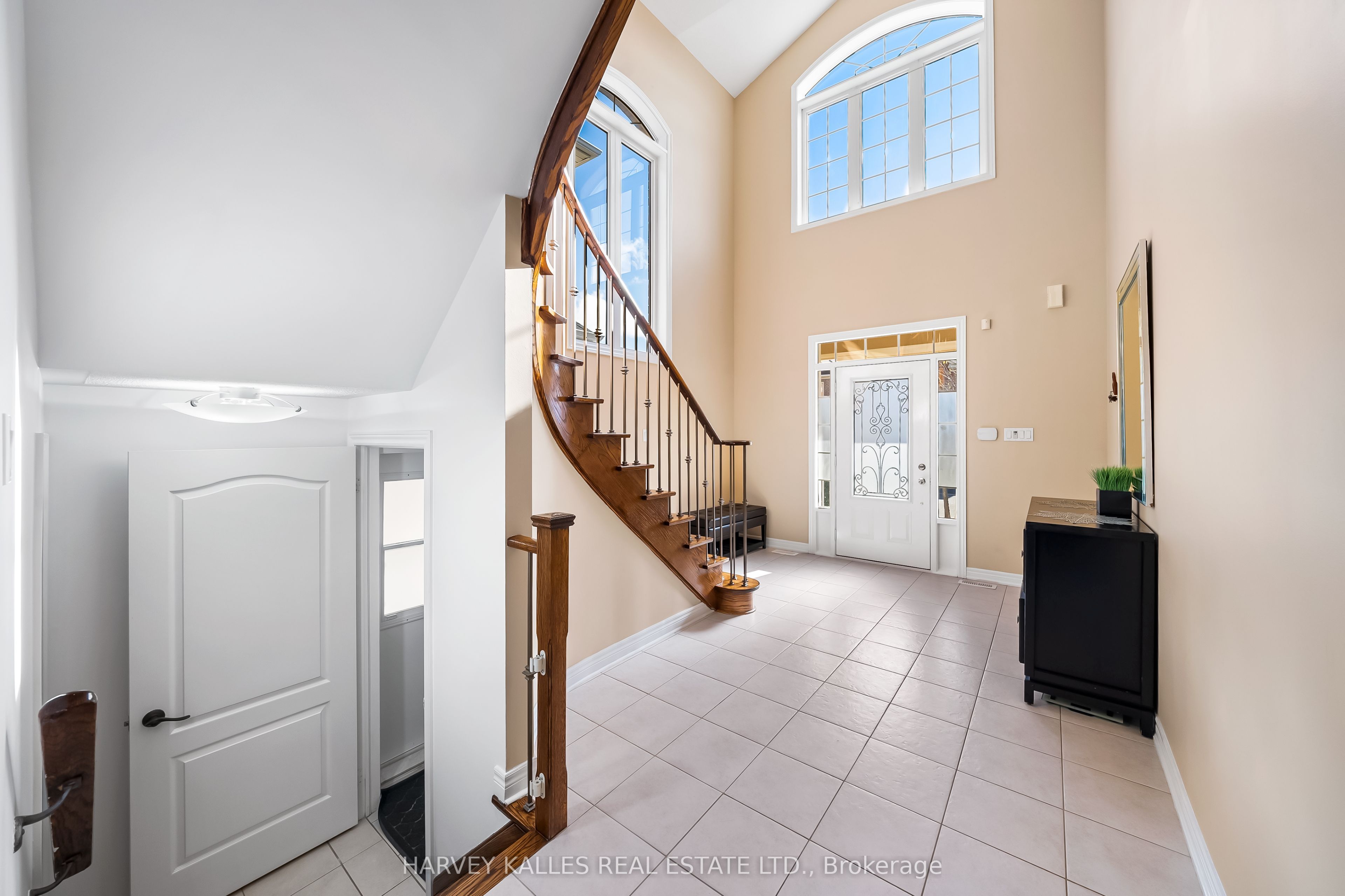 36 Boundbrook Drive Property Photo 3