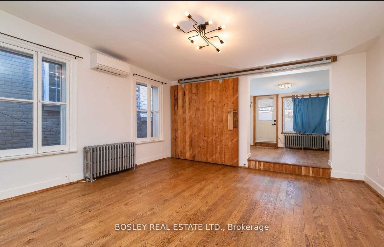 2994 Dundas Street W Upper Property Photo 2