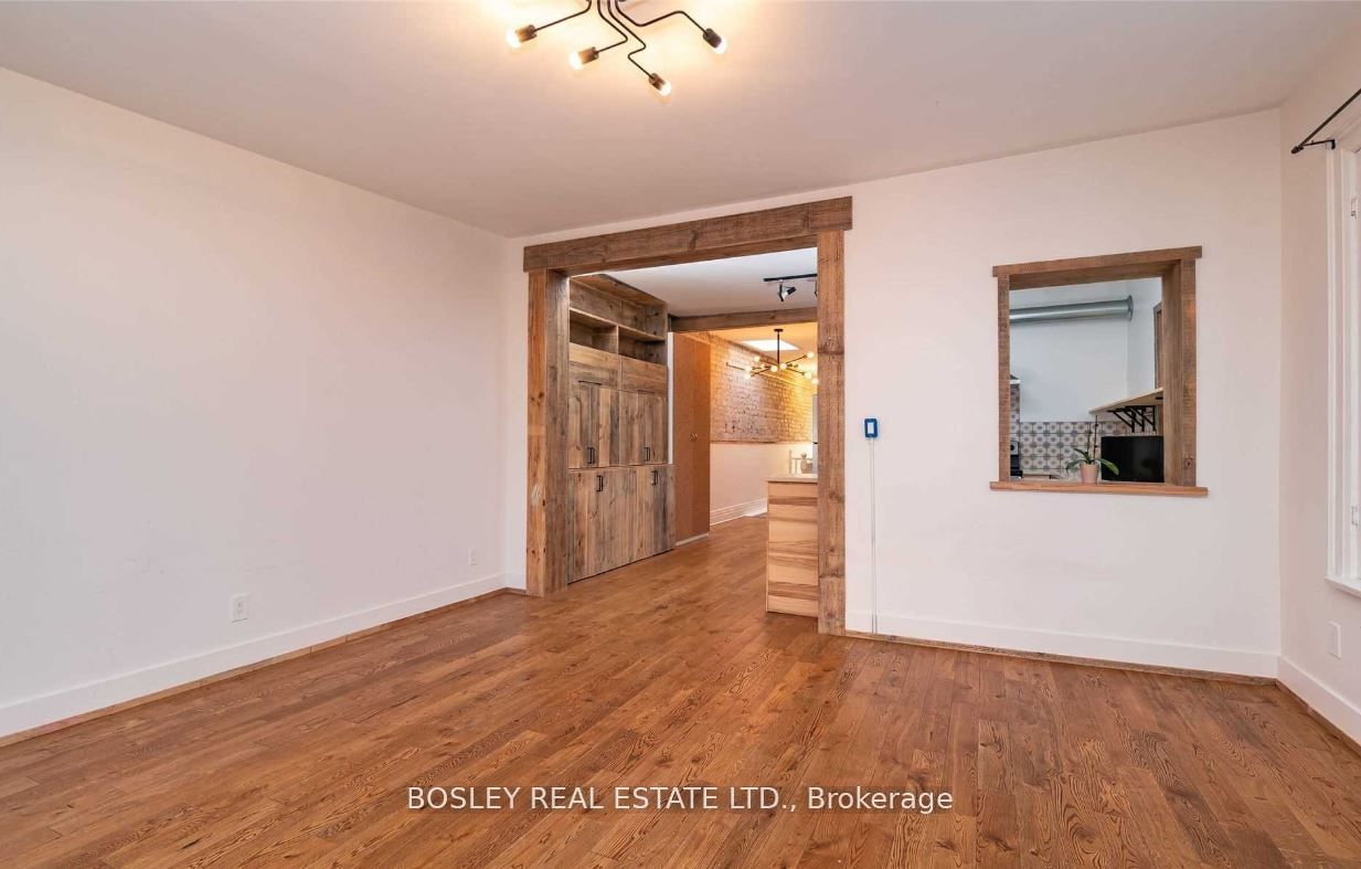 2994 Dundas Street W Upper Property Photo 4