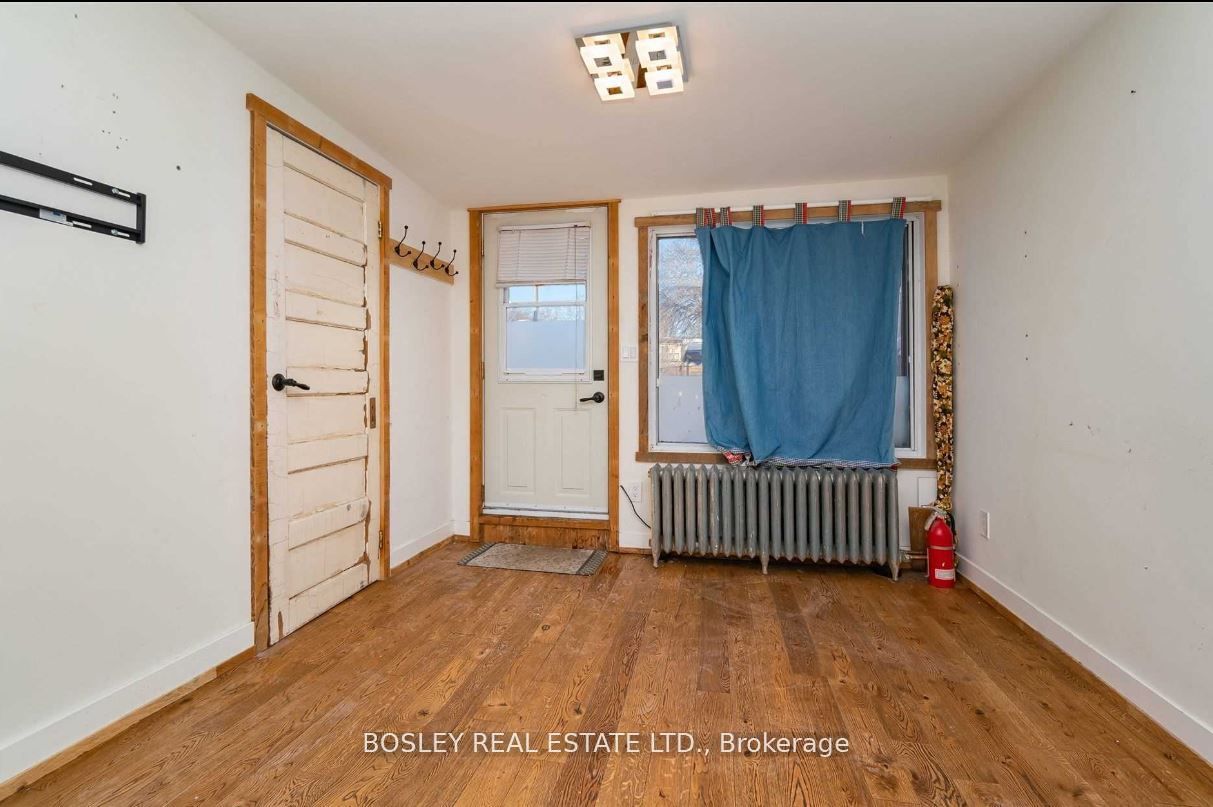 2994 Dundas Street W Upper Property Photo 5