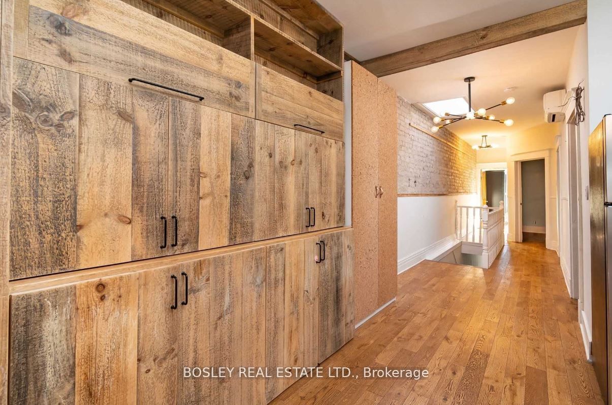 2994 Dundas Street W Upper Property Photo 10