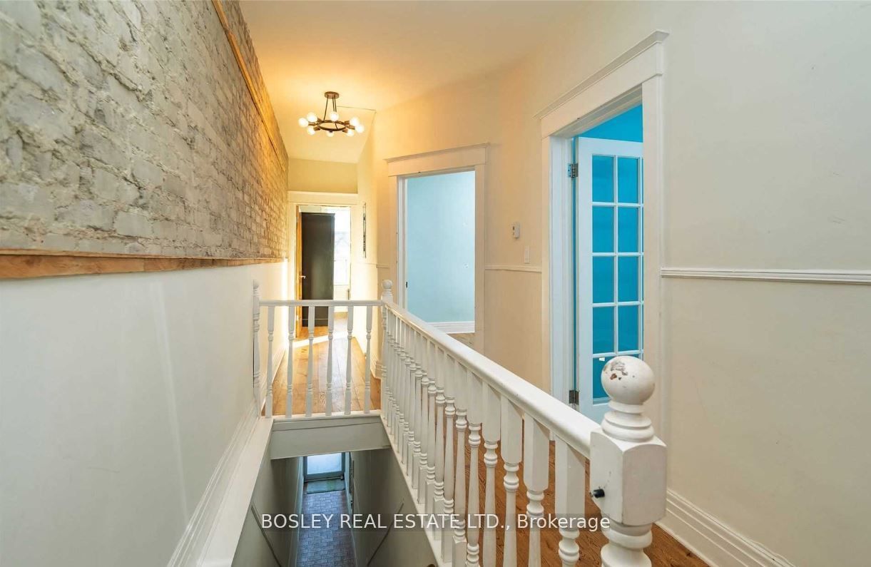 2994 Dundas Street W Upper Property Photo 12