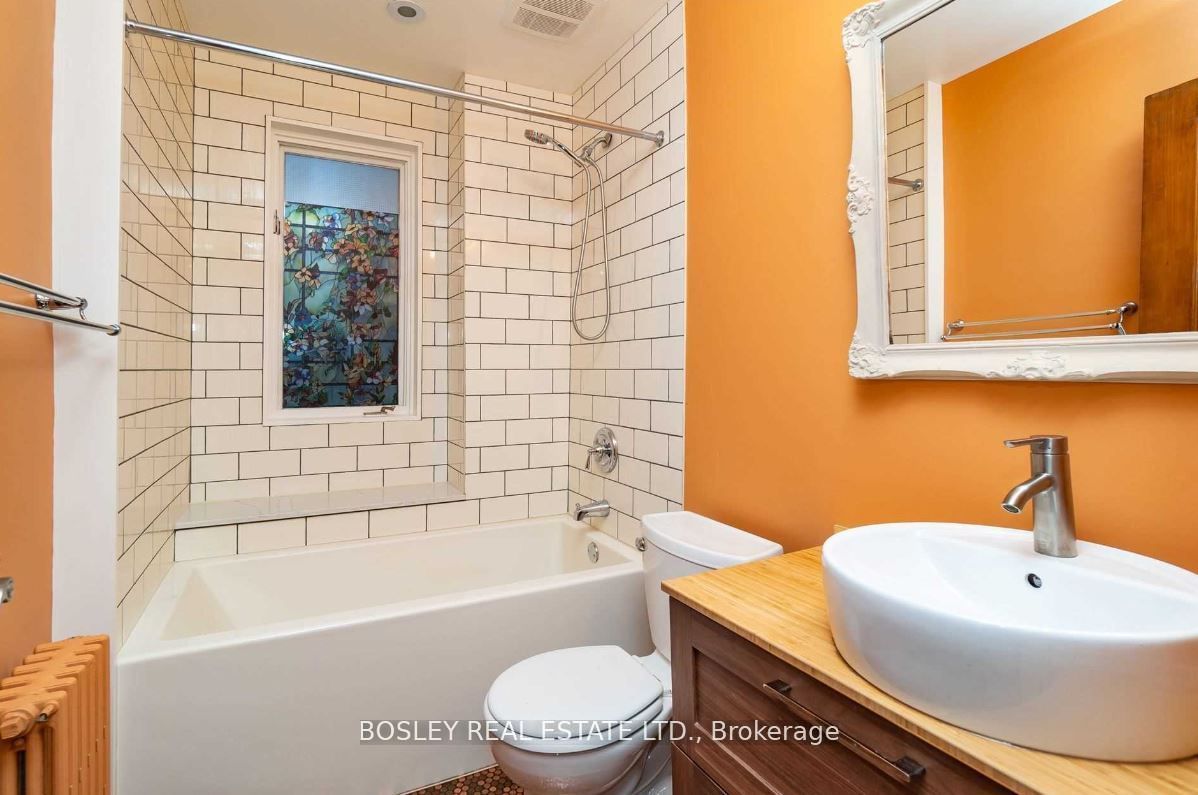 2994 Dundas Street W Upper Property Photo 17