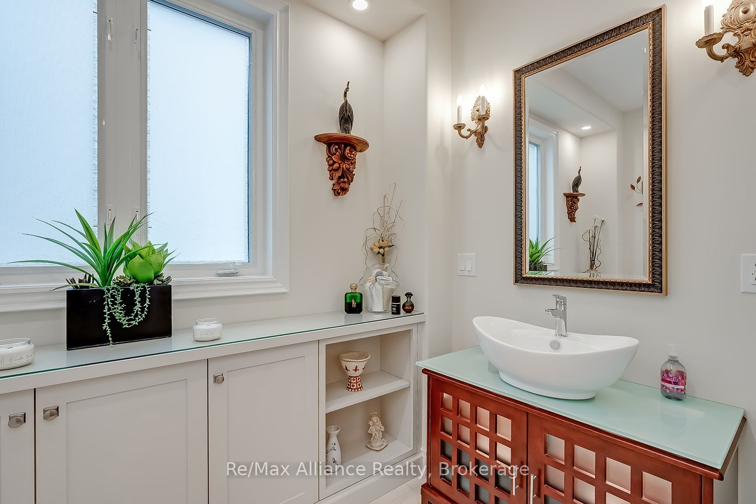 203 Burloak Drive Property Photo 6