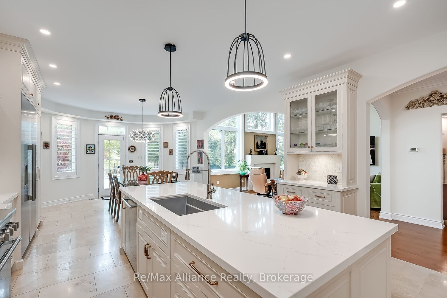 203 Burloak Drive Property Photo 9