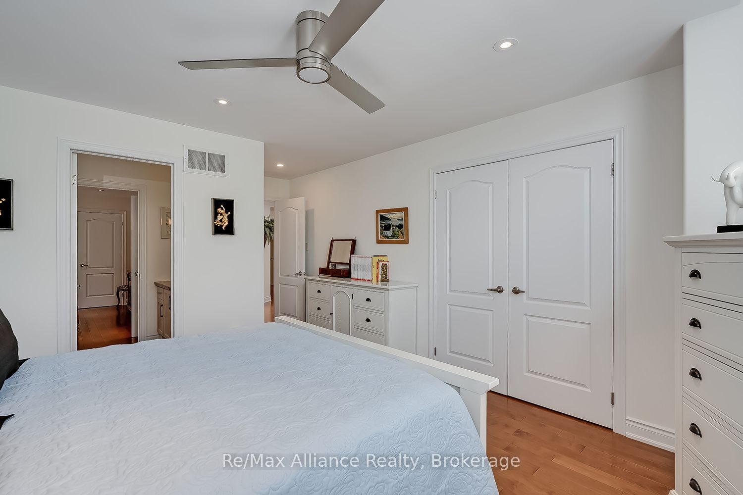 203 Burloak Drive Property Photo 28