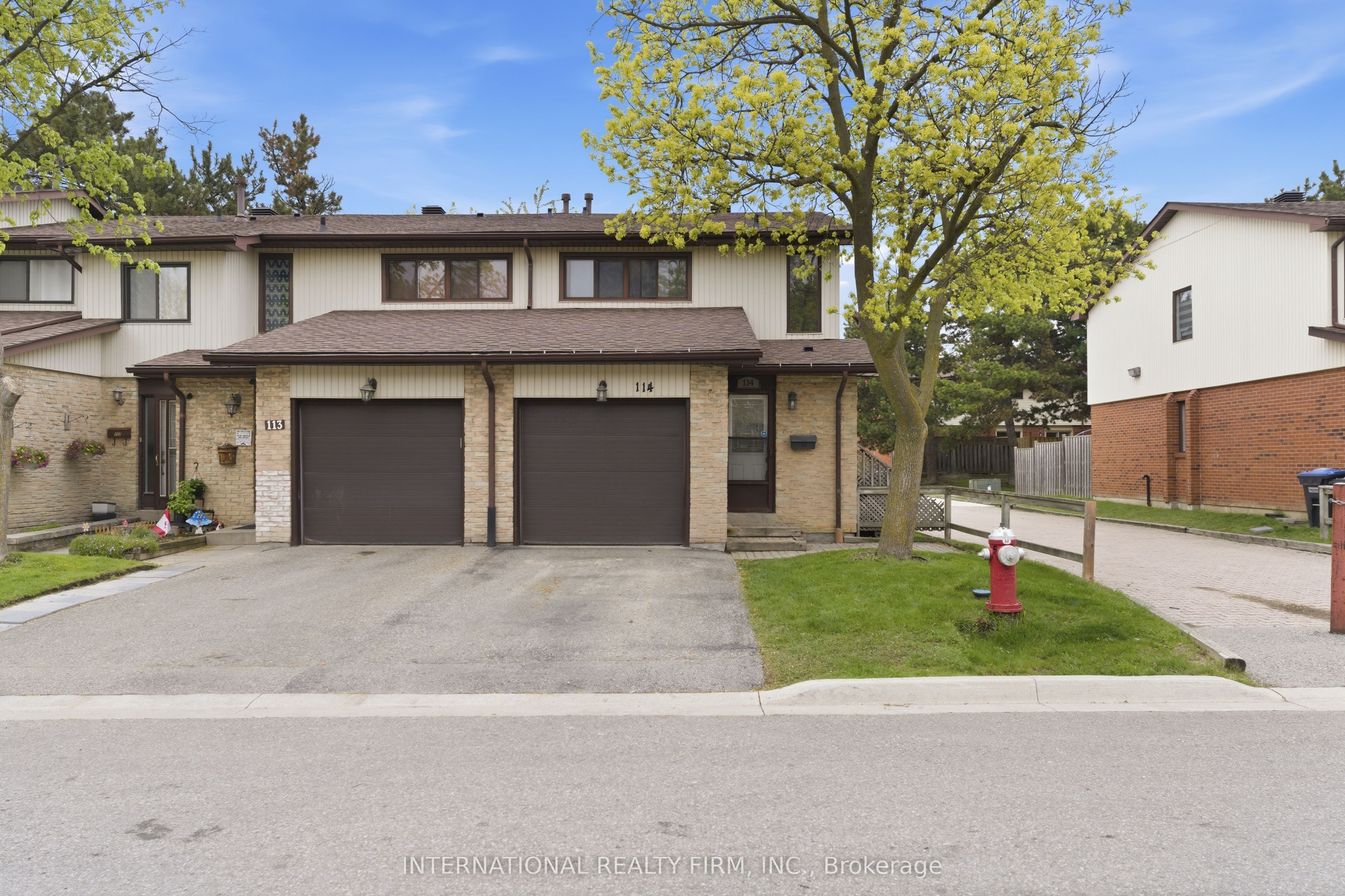 114 Foster Crescent Property Photo 1