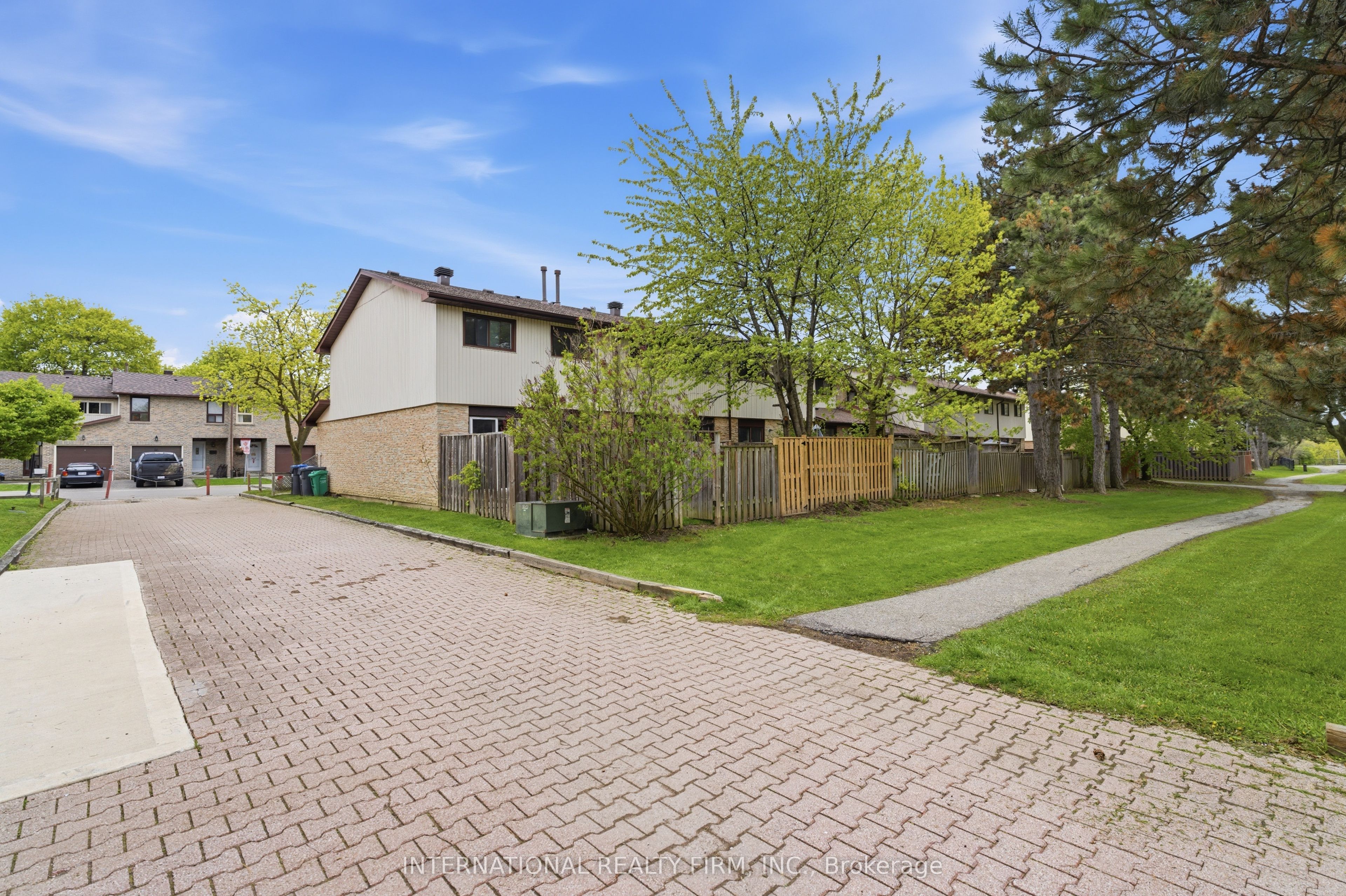 114 Foster Crescent Property Photo 16